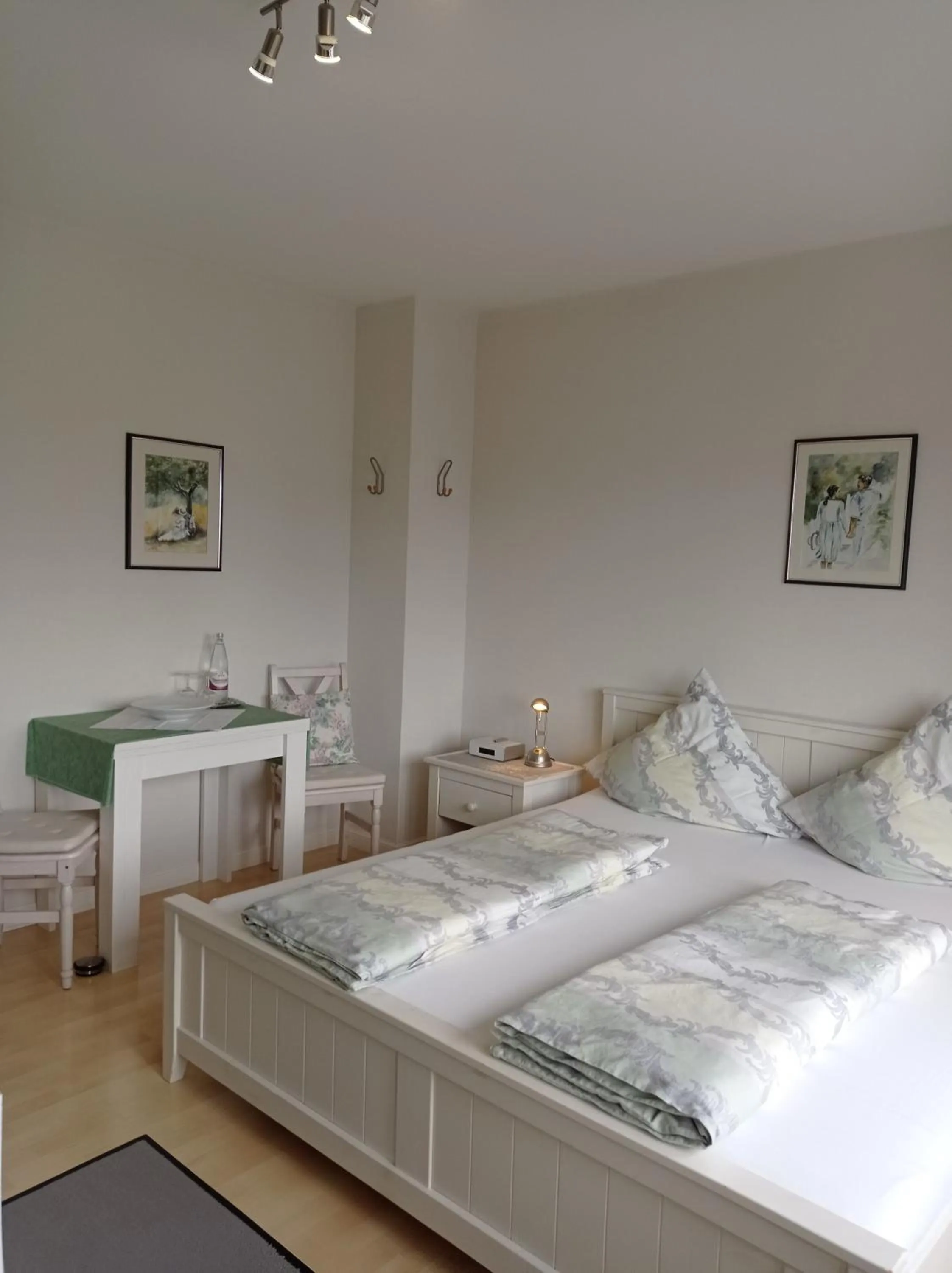 Photo of the whole room, Bed in Pension Kölzer