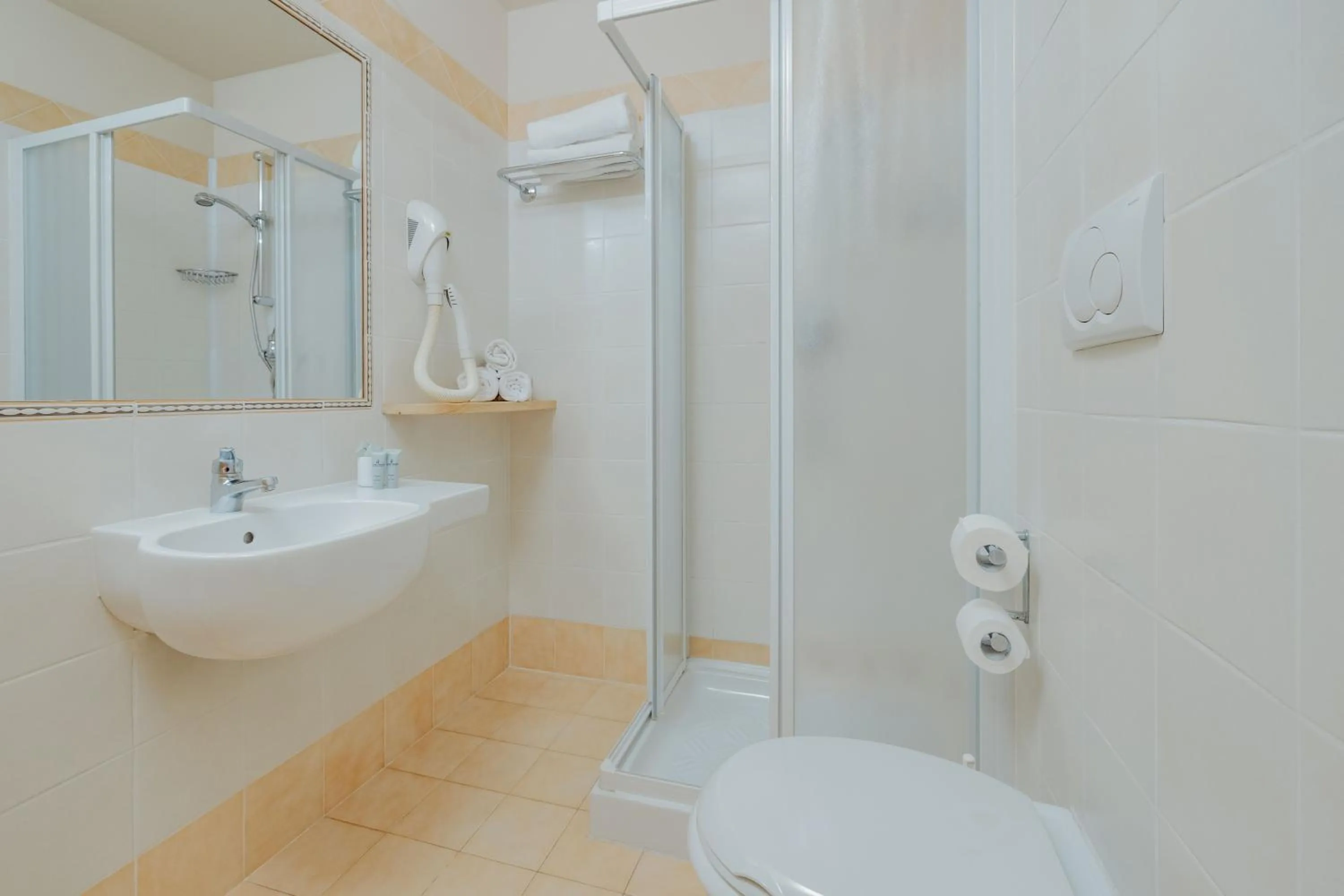 Toilet in Garden Relais