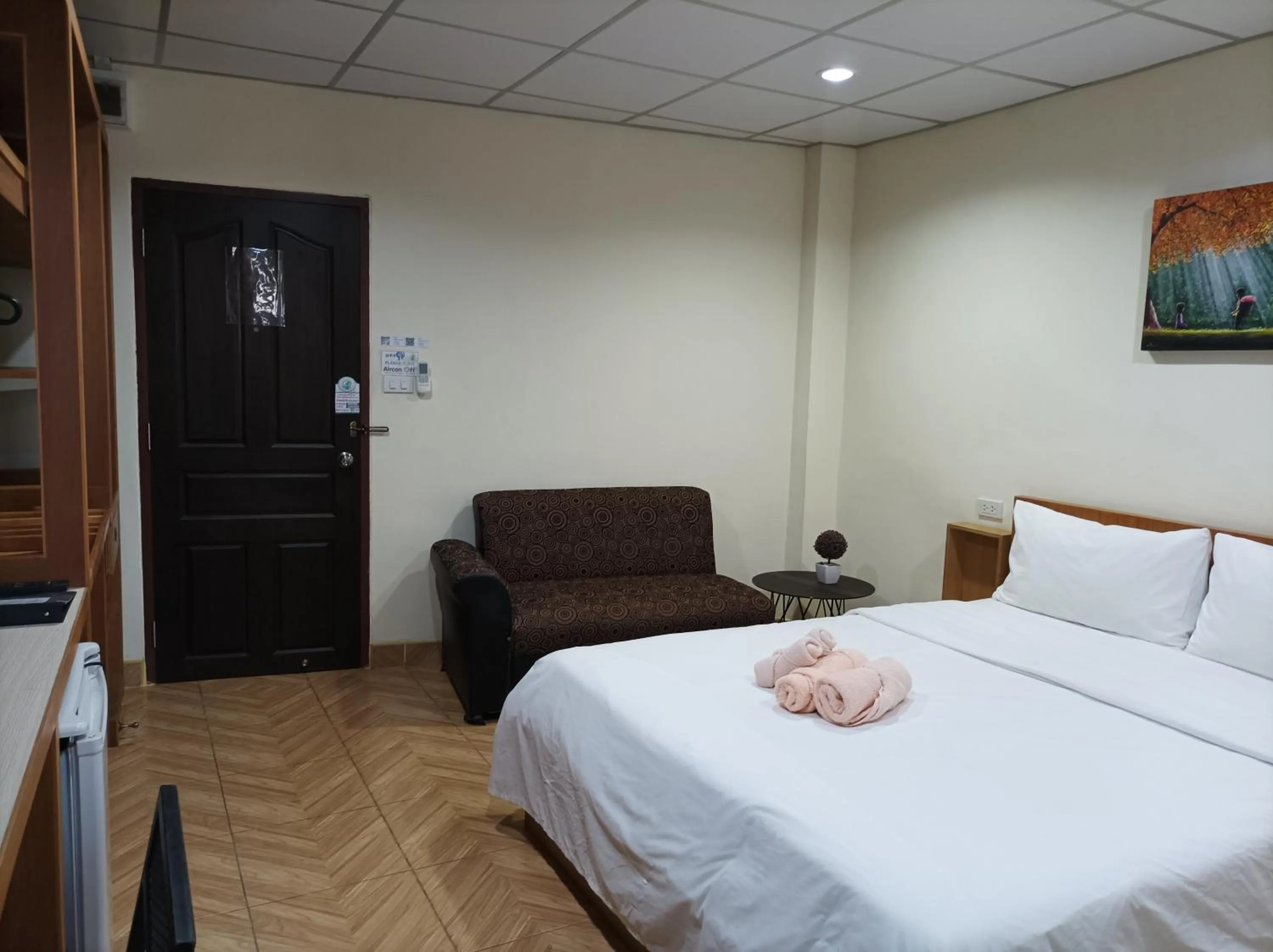 Bed in Double D Rooms & Cafe