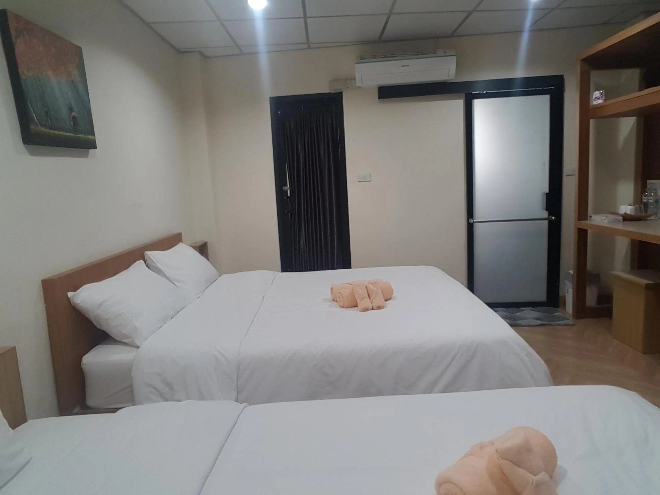 Bed in Double D Rooms & Cafe