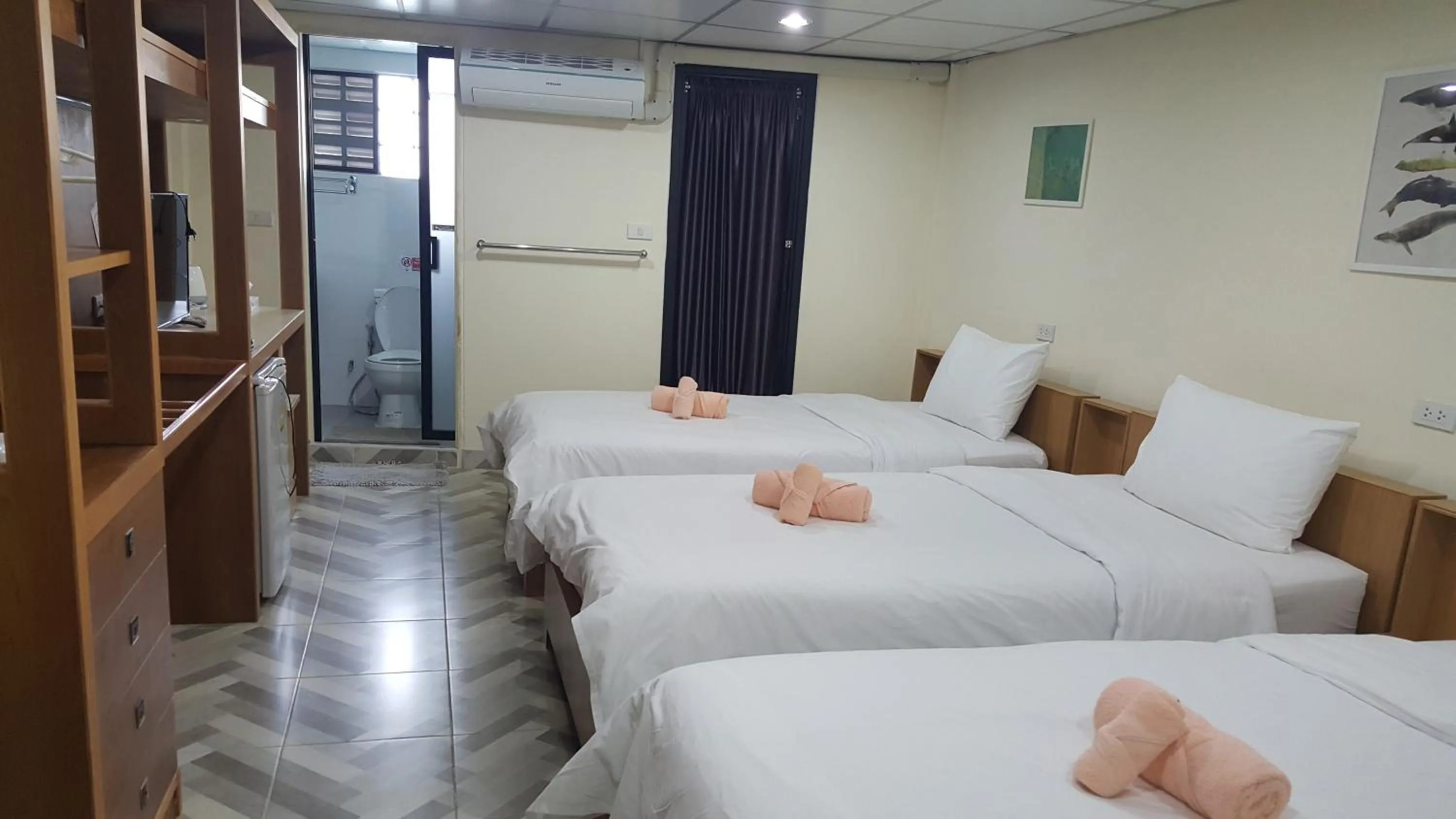 Bed in Double D Rooms & Cafe