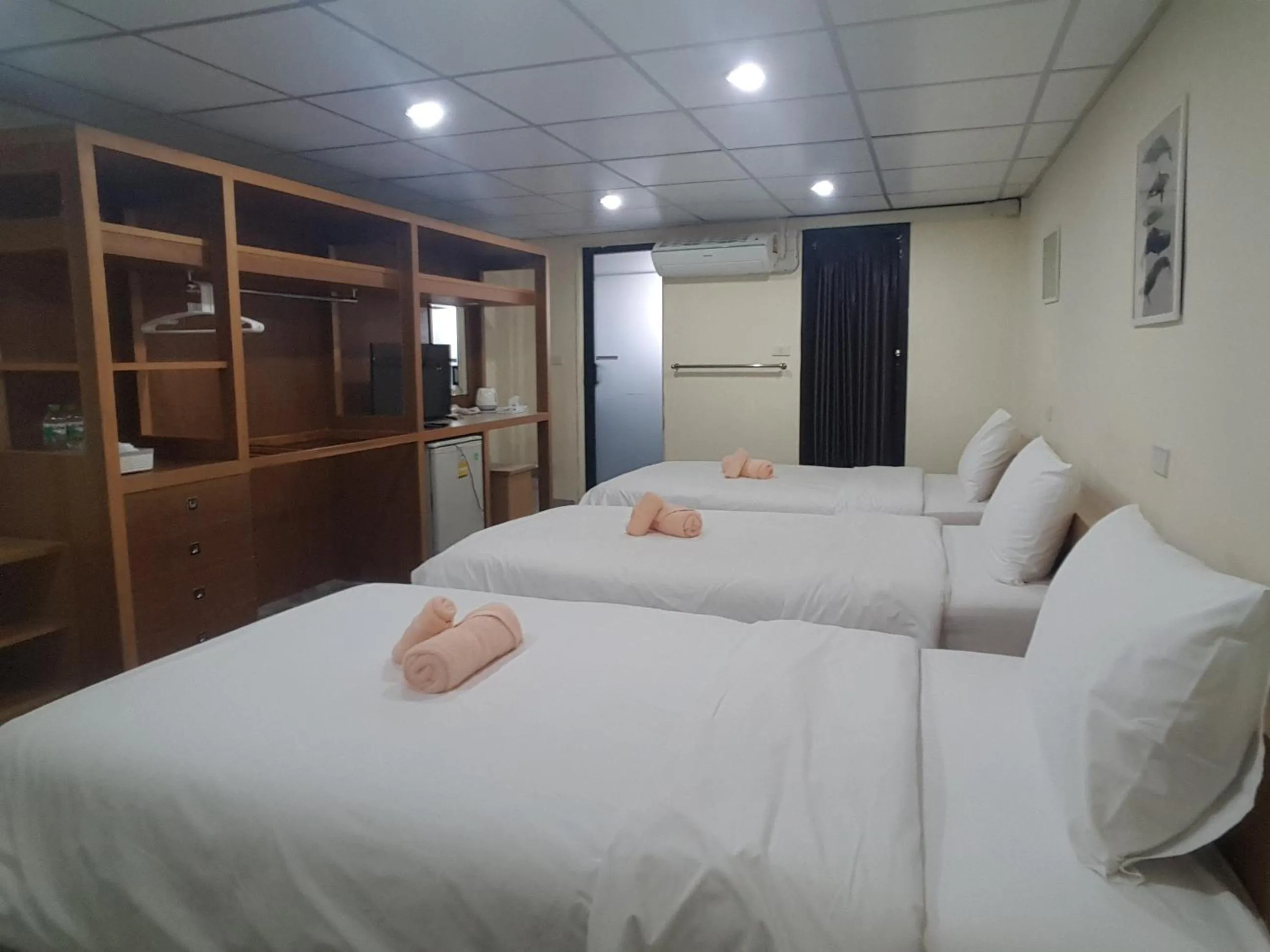 Bed in Double D Rooms & Cafe