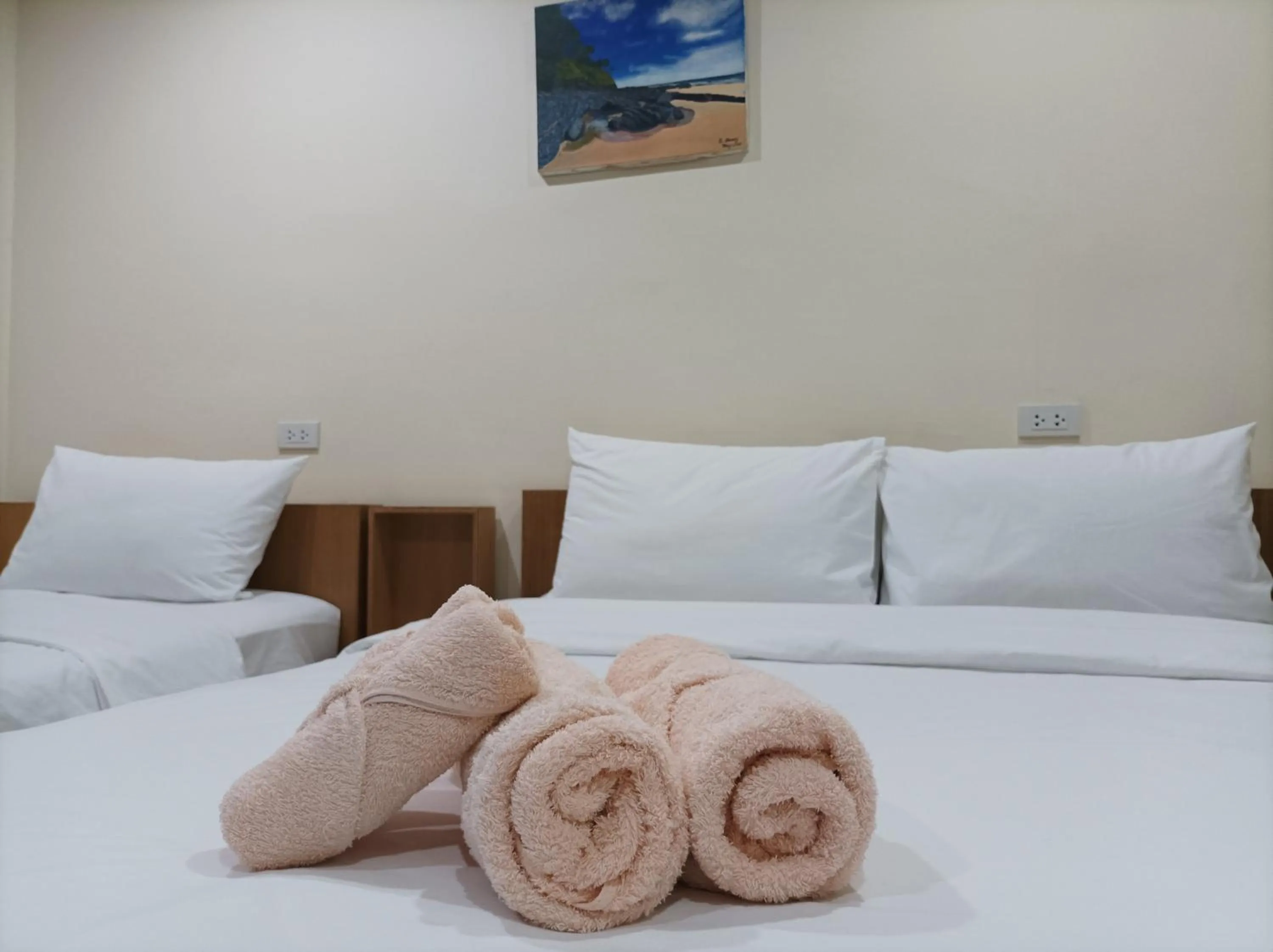 Bed in Double D Rooms & Cafe