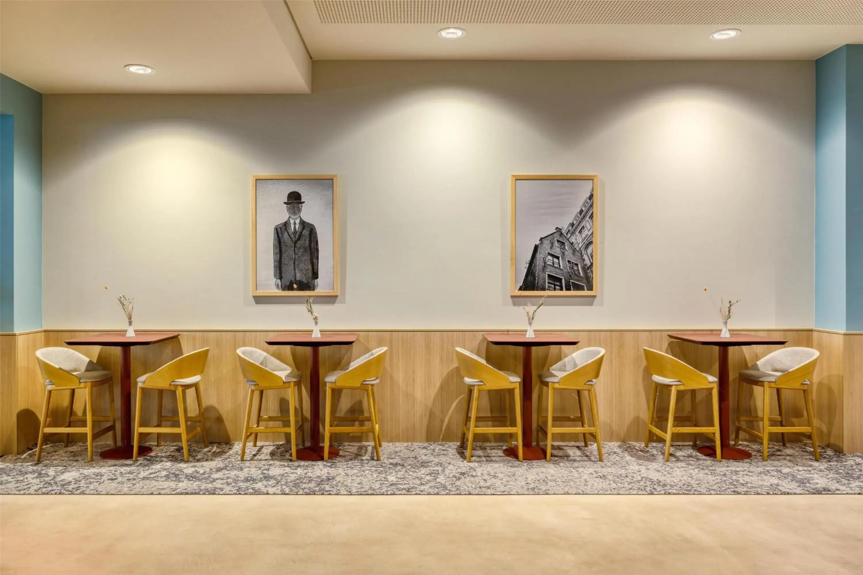 Lounge or bar in Radisson Hotel Brussels Centre Midi Lounge or bar in Radisson Hotel Brussels Centre Midi