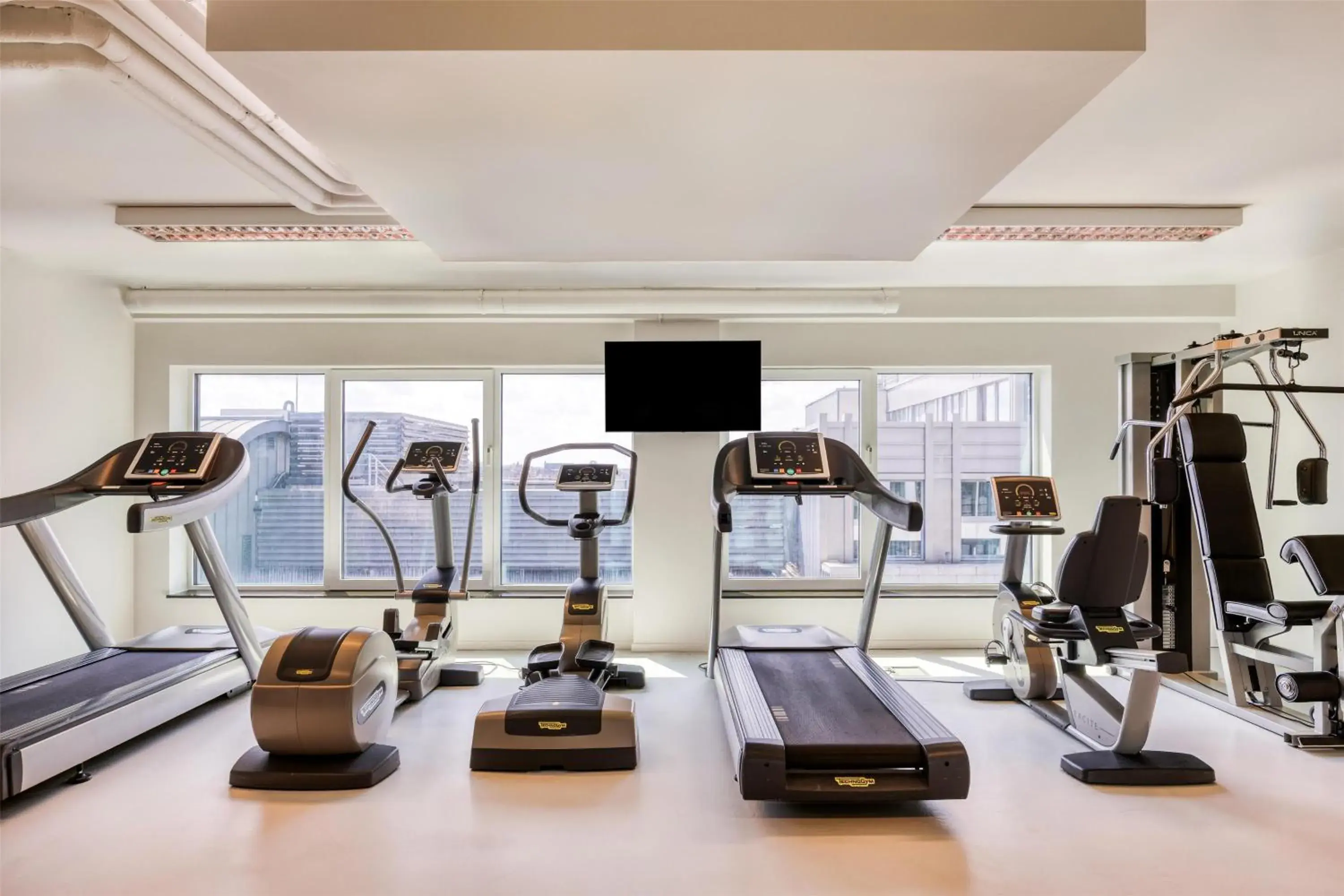 Fitness centre/facilities in Radisson Hotel Brussels Centre Midi Fitness centre/facilities in Radisson Hotel Brussels Centre Midi