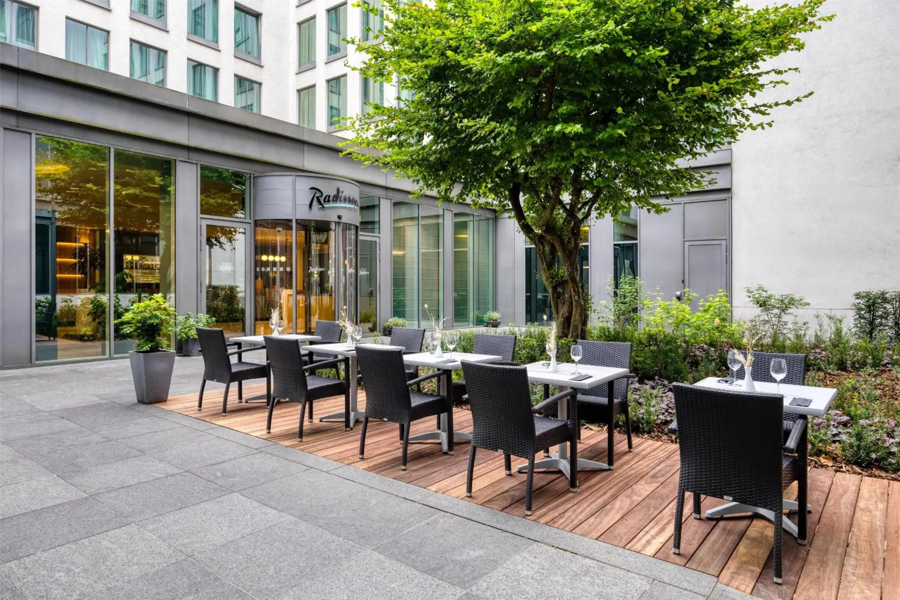 Property building in Radisson Hotel Brussels Centre Midi Property building in Radisson Hotel Brussels Centre Midi