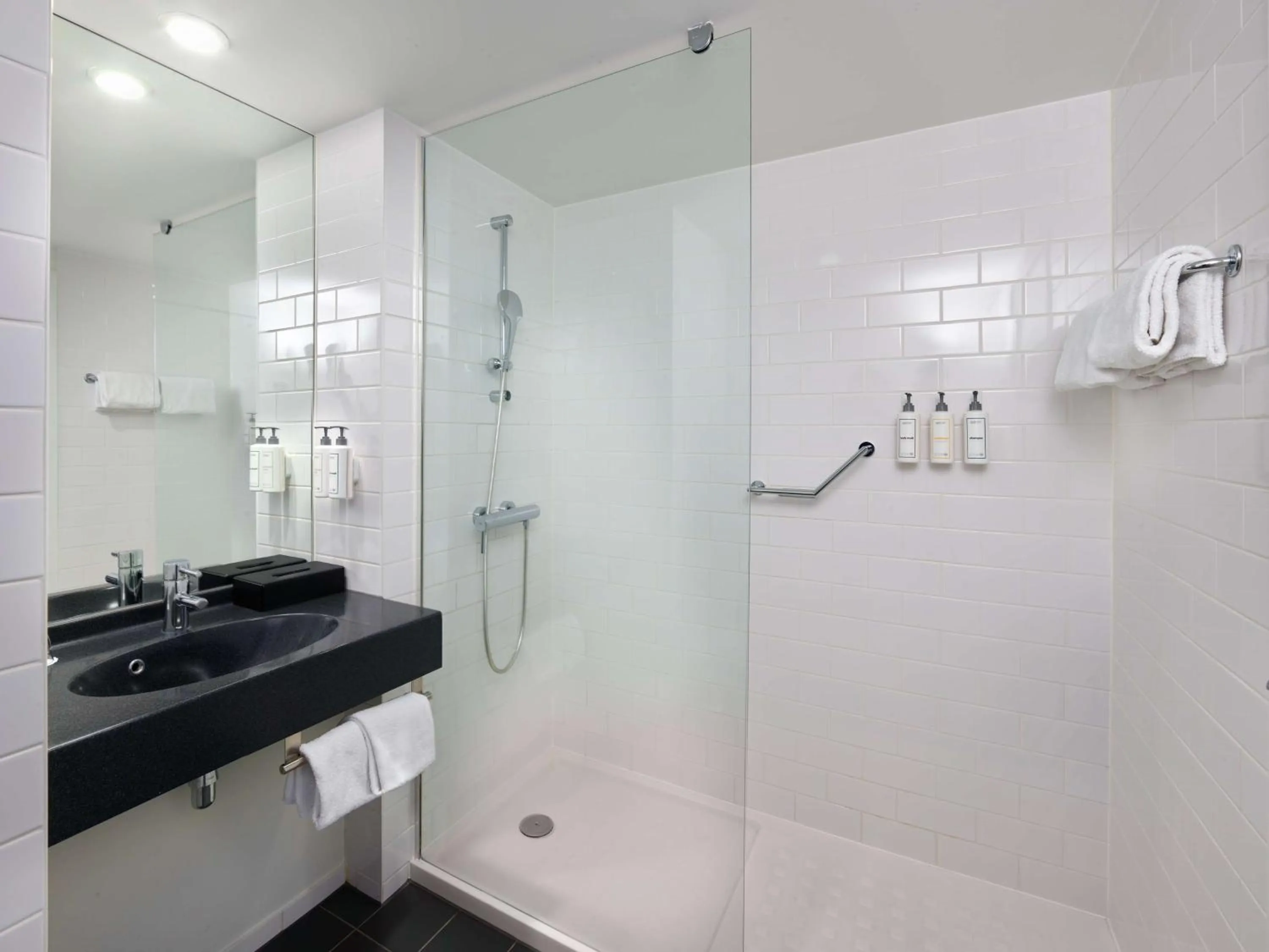 Bathroom in Radisson Hotel Brussels Centre Midi