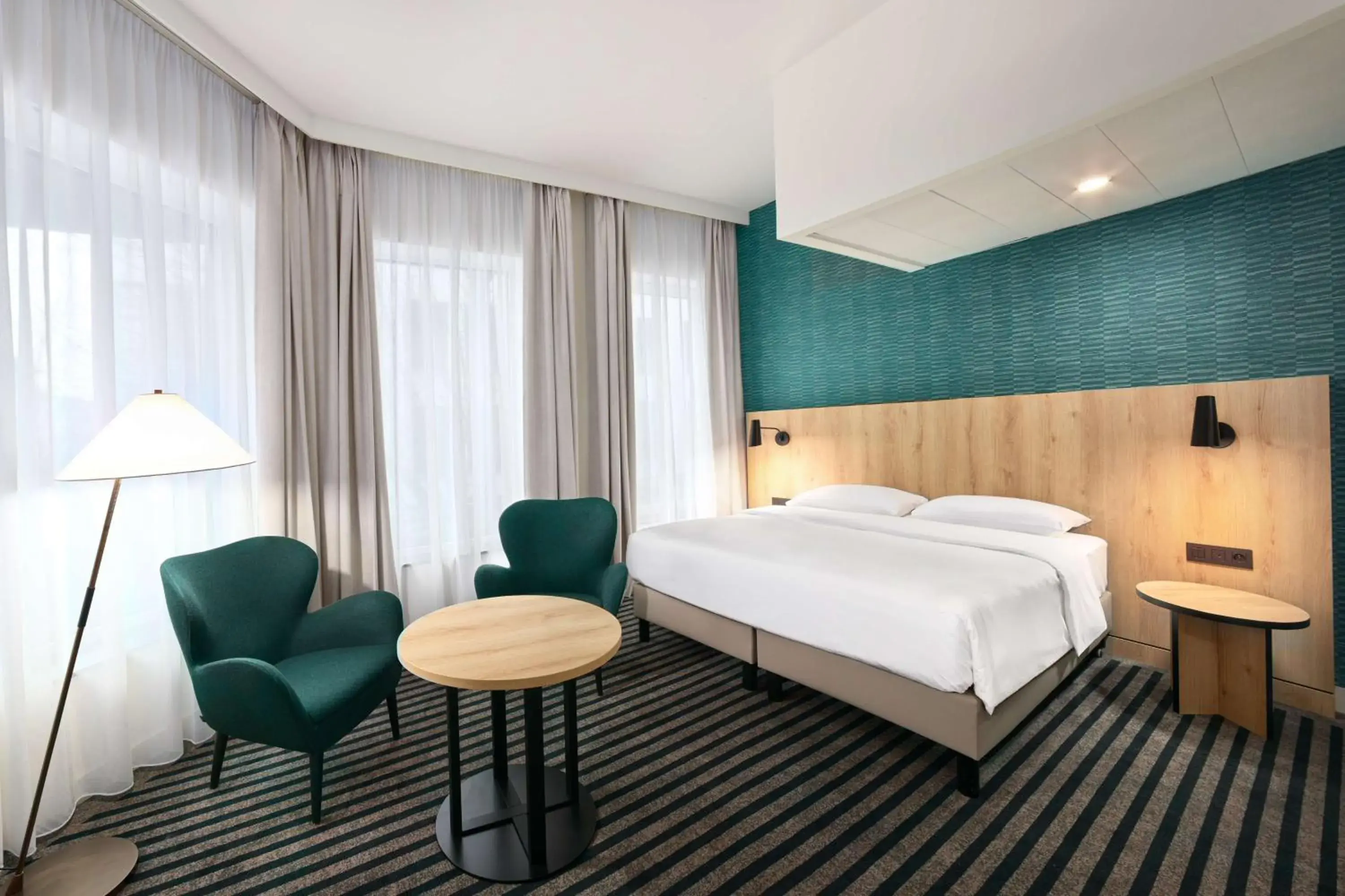 Bedroom, Bed in Radisson Hotel Brussels Centre Midi Bedroom, Bed in Radisson Hotel Brussels Centre Midi