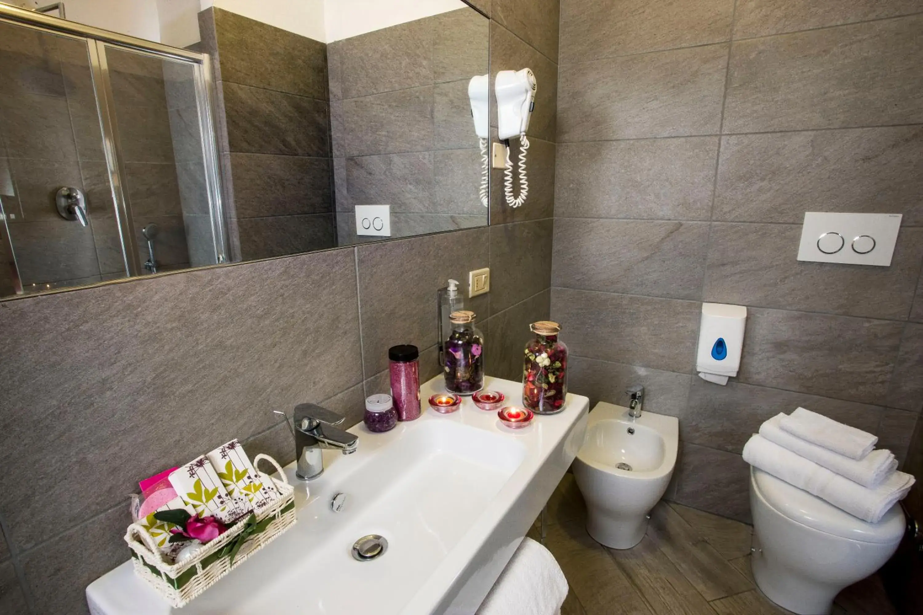 Bathroom in Hotel Locanda Rosy