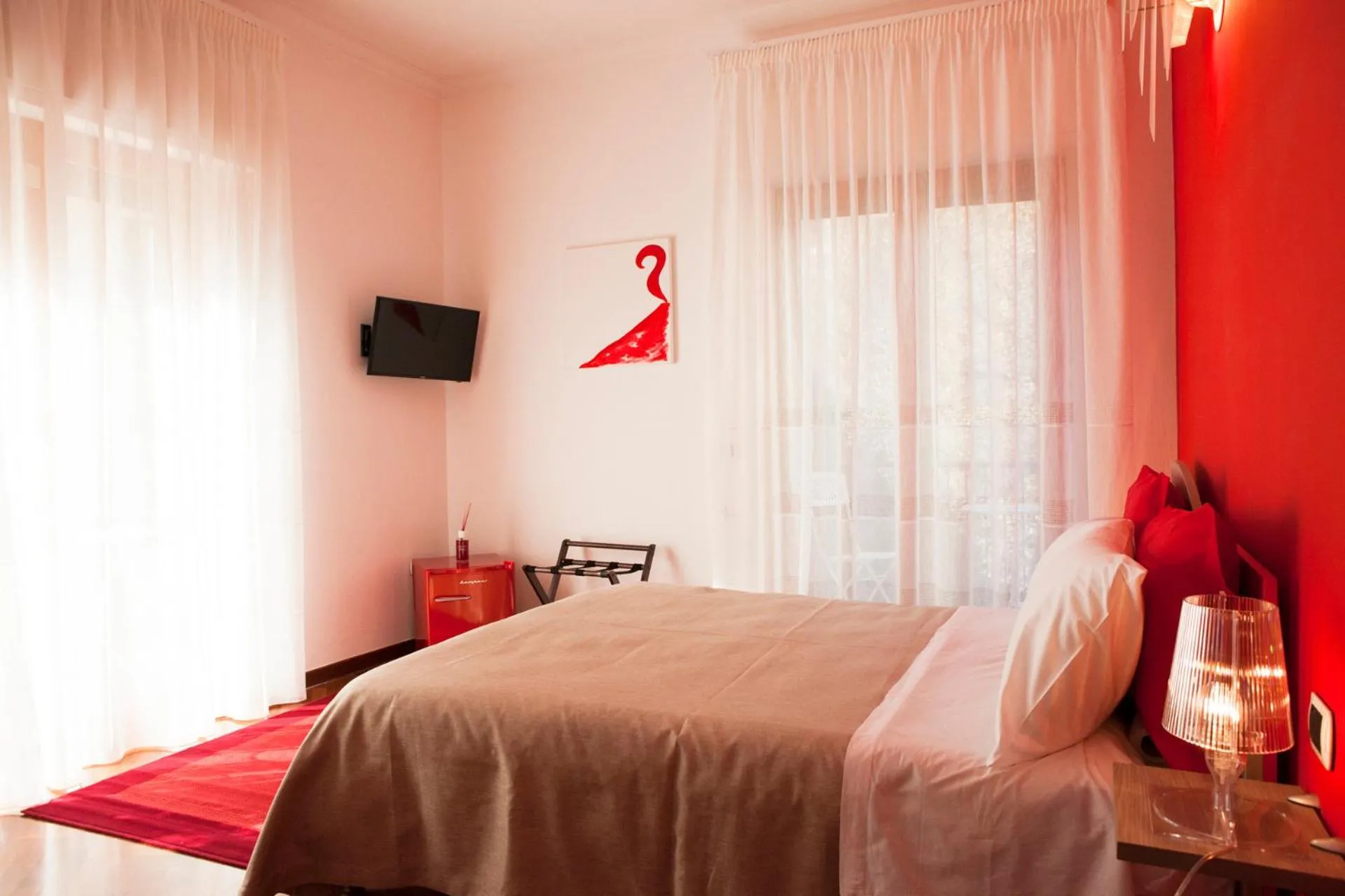 TV and multimedia, Bed in Isa Guest Rooms