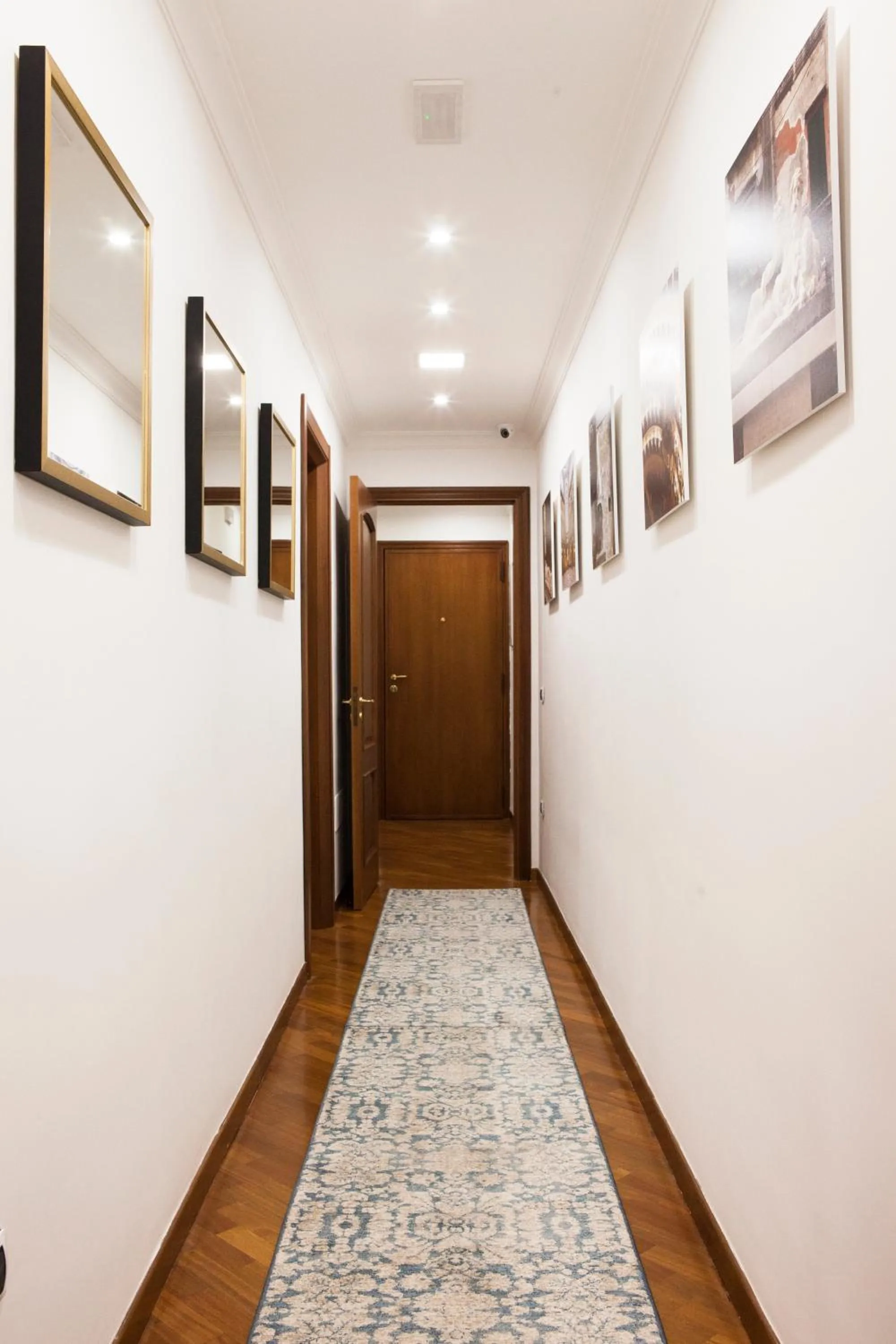 Lobby or reception in Isa Guest Rooms