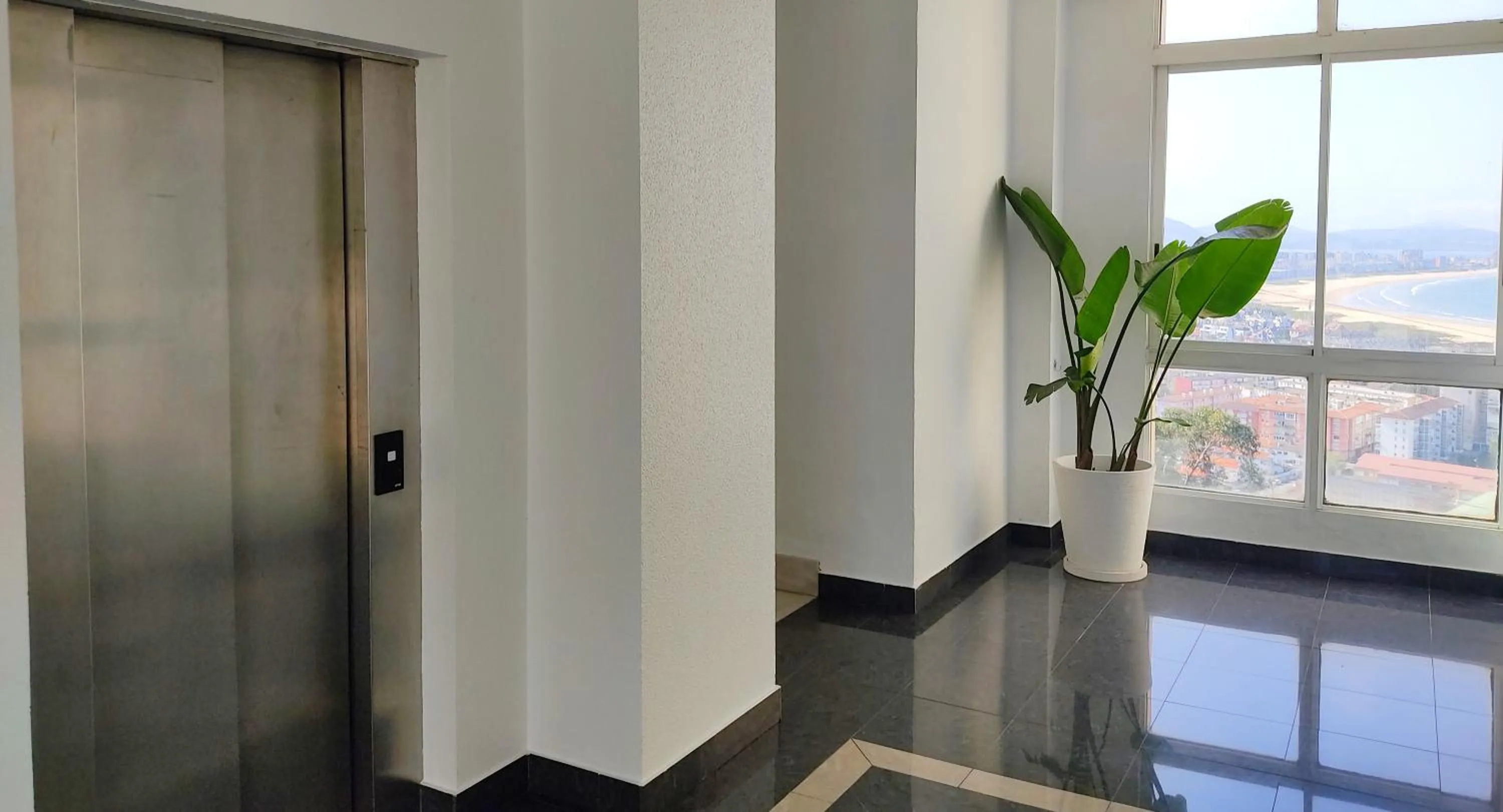 elevator in Hotel Miramar Laredo