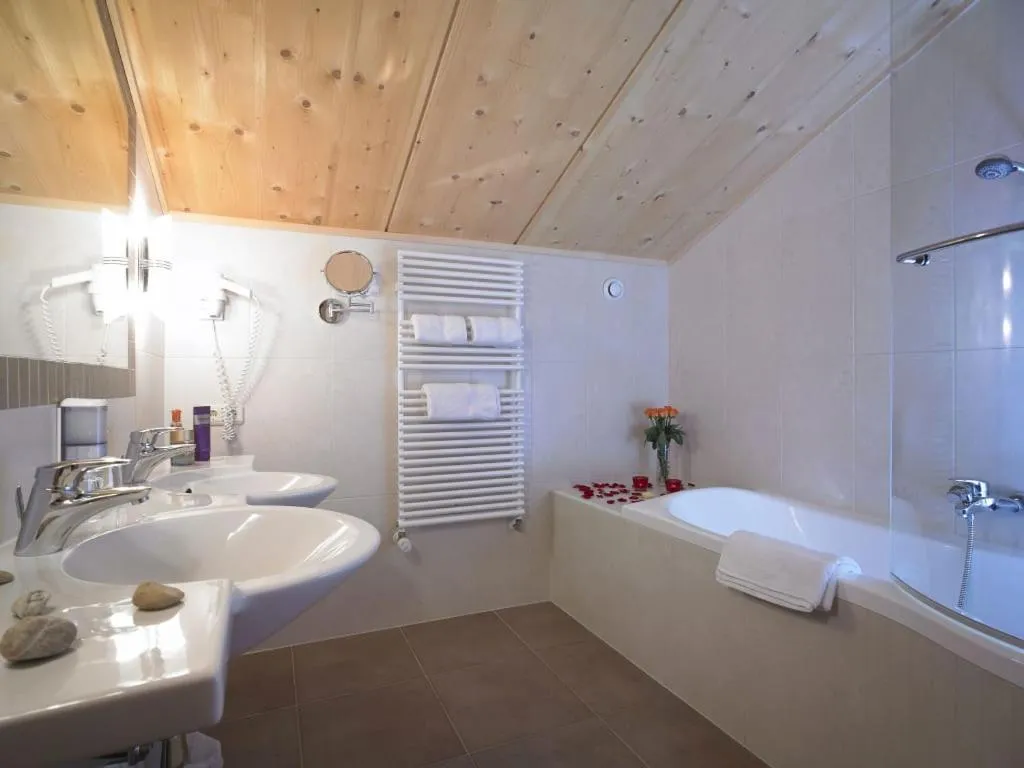 Bathroom in Hotel Schranz - Ski In & Ski Out