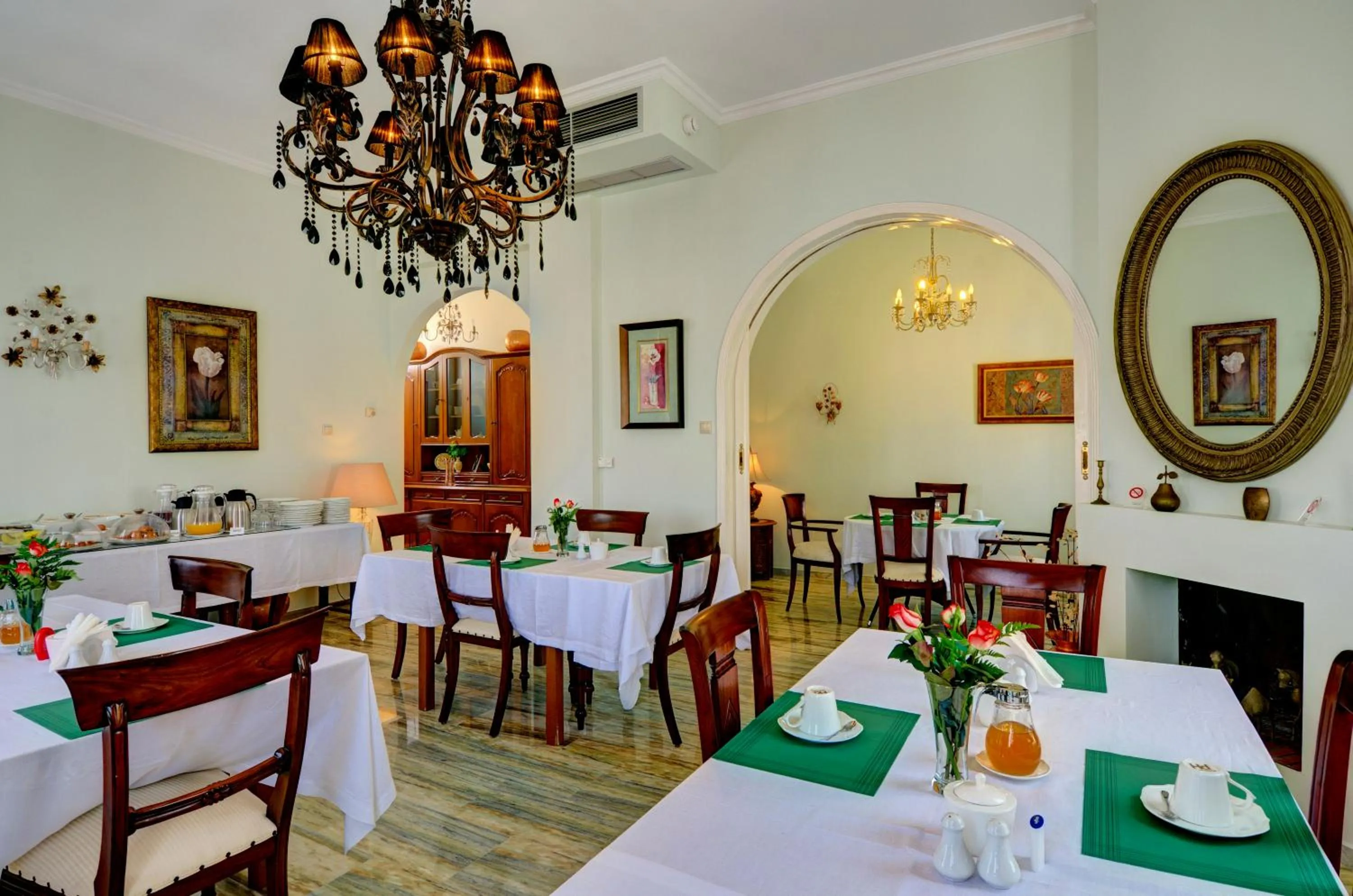 Restaurant/places to eat in Korina Gallery Hotel