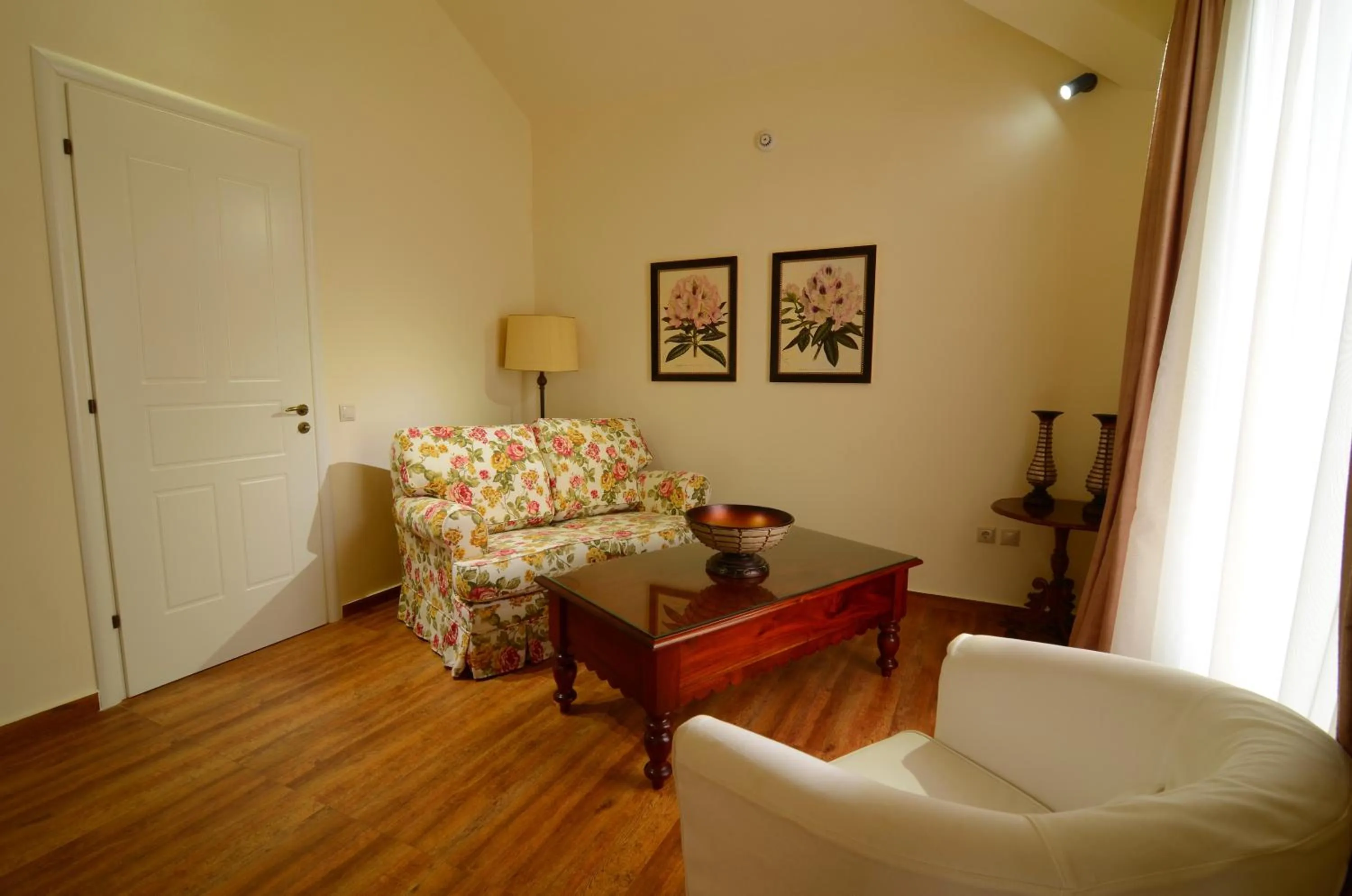 Day in Korina Gallery Hotel