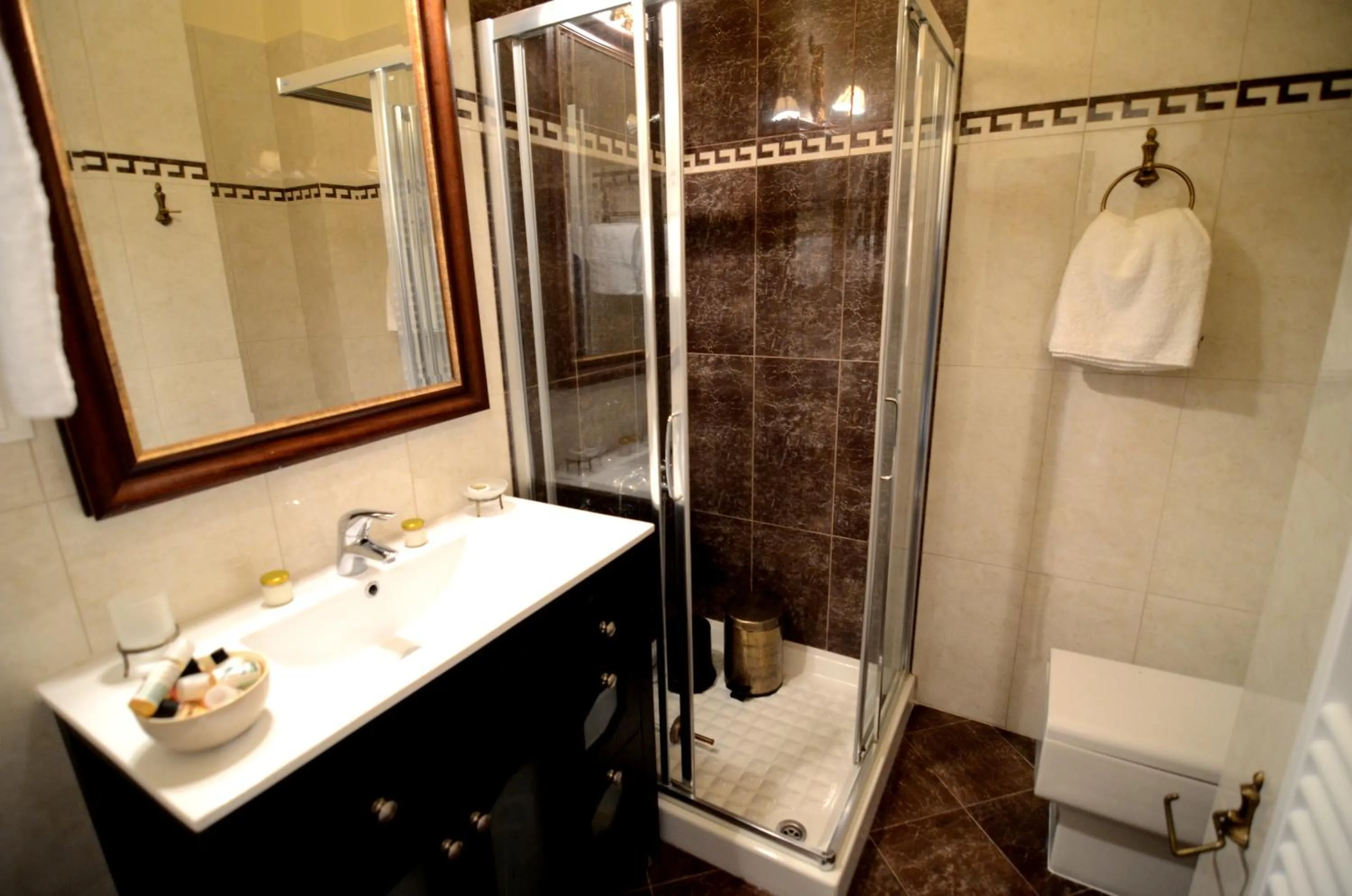 Bathroom in Korina Gallery Hotel