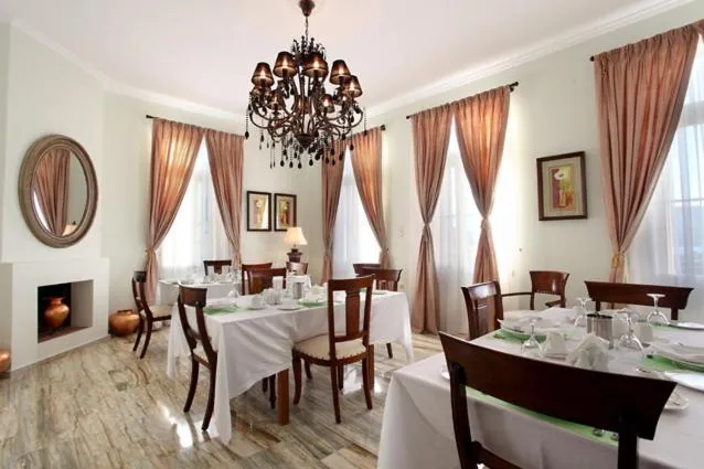 Restaurant/places to eat in Korina Gallery Hotel