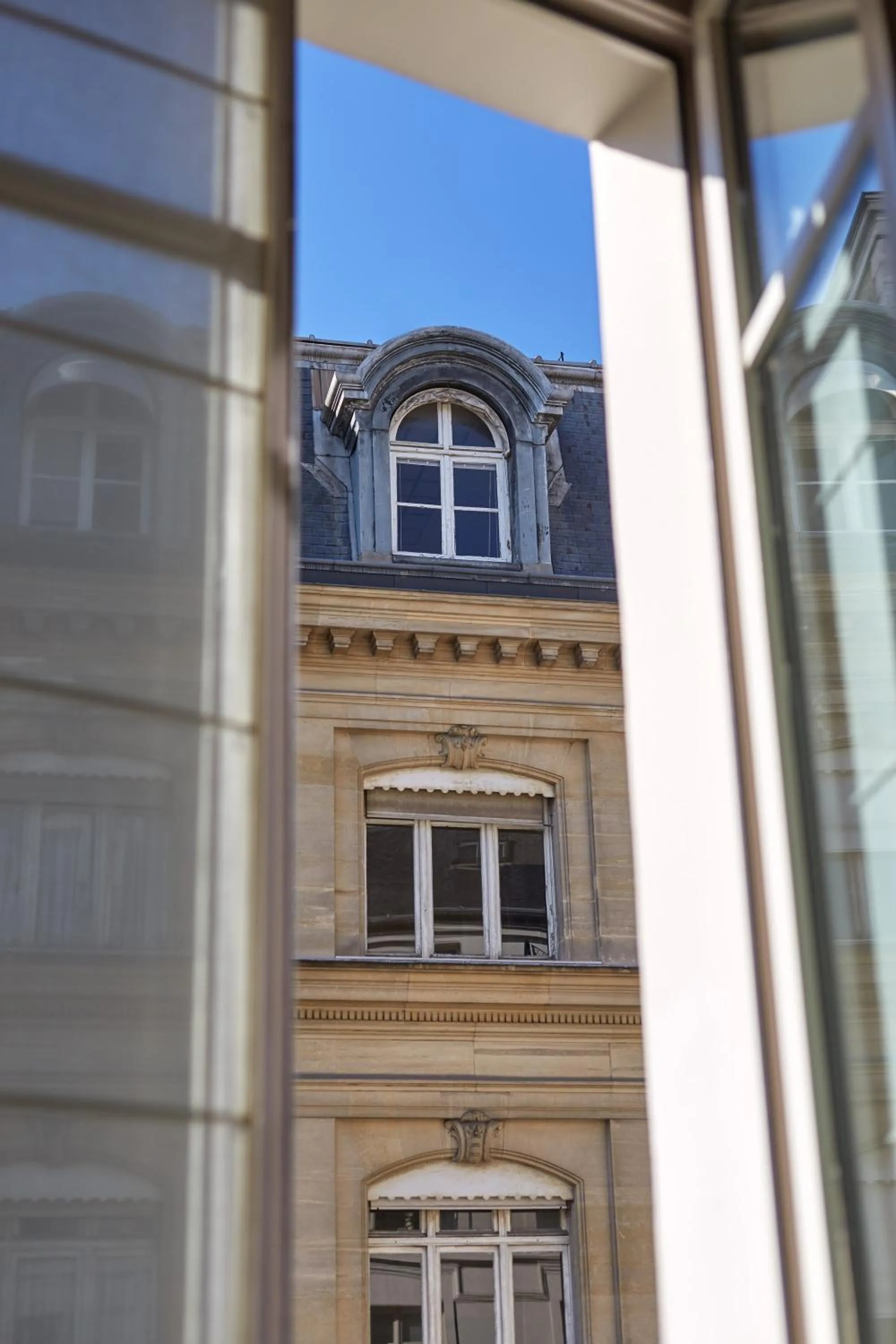 Street view in Le Pavillon des Lettres