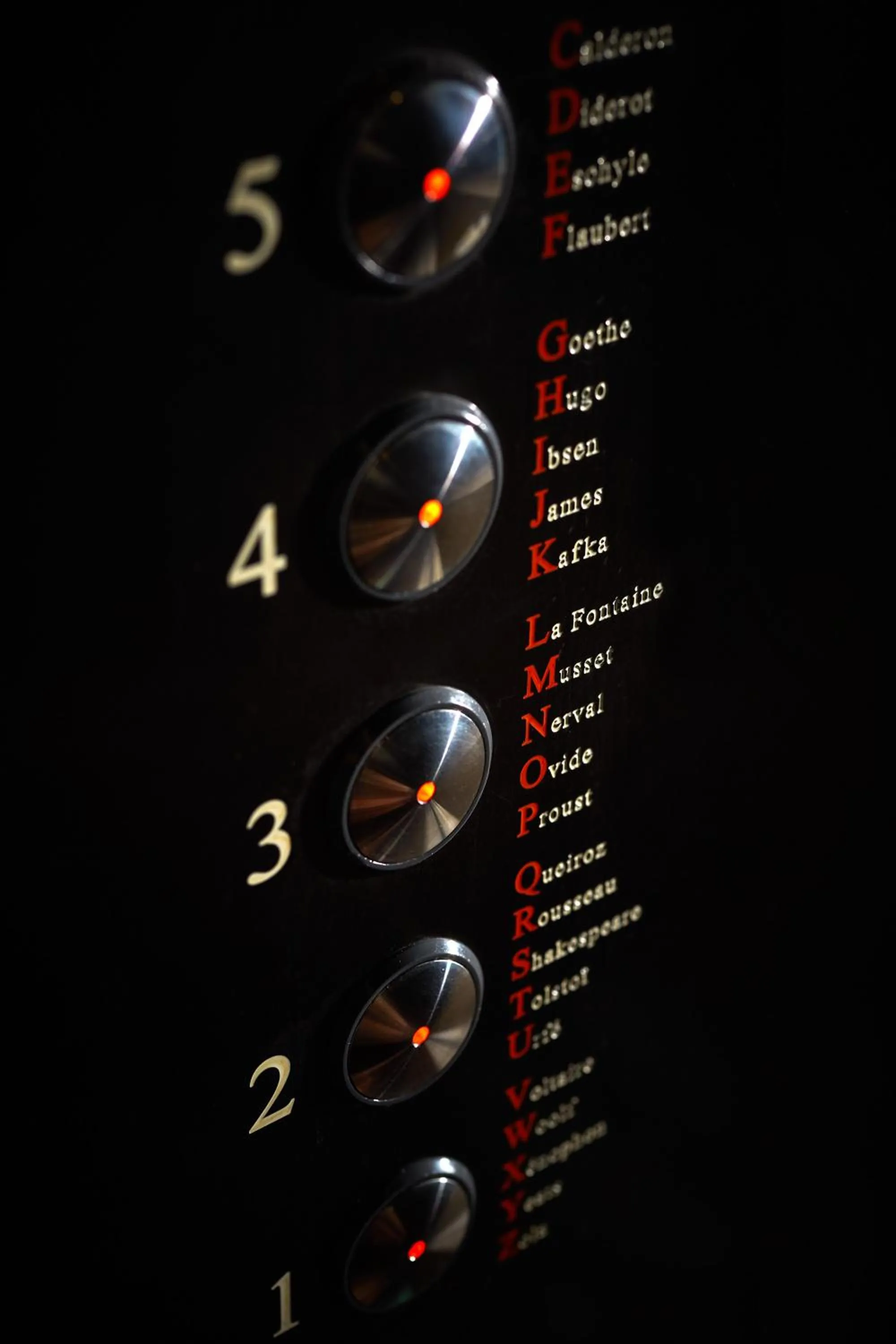 Decorative detail in Le Pavillon des Lettres