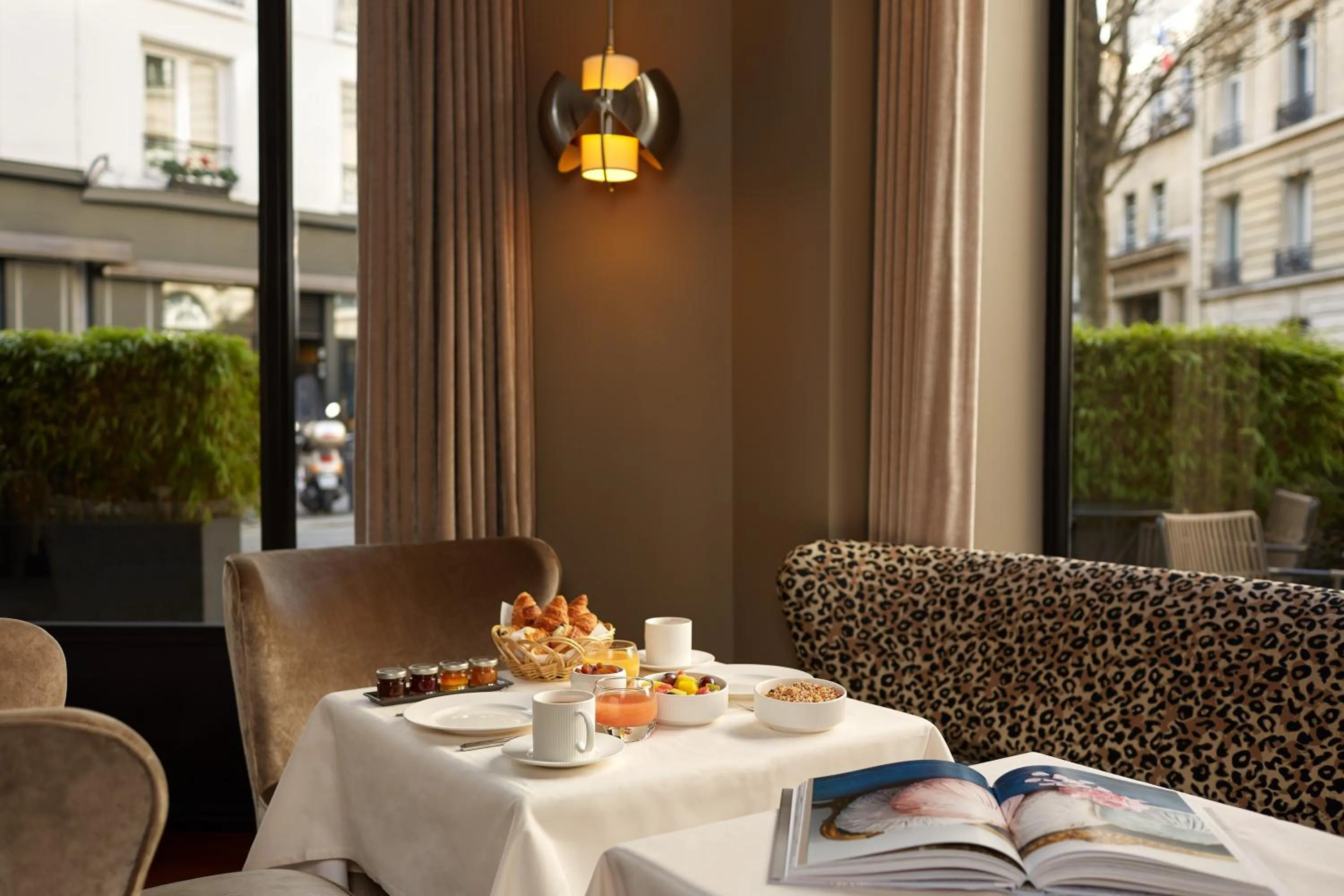 Food and drinks in Le Pavillon des Lettres