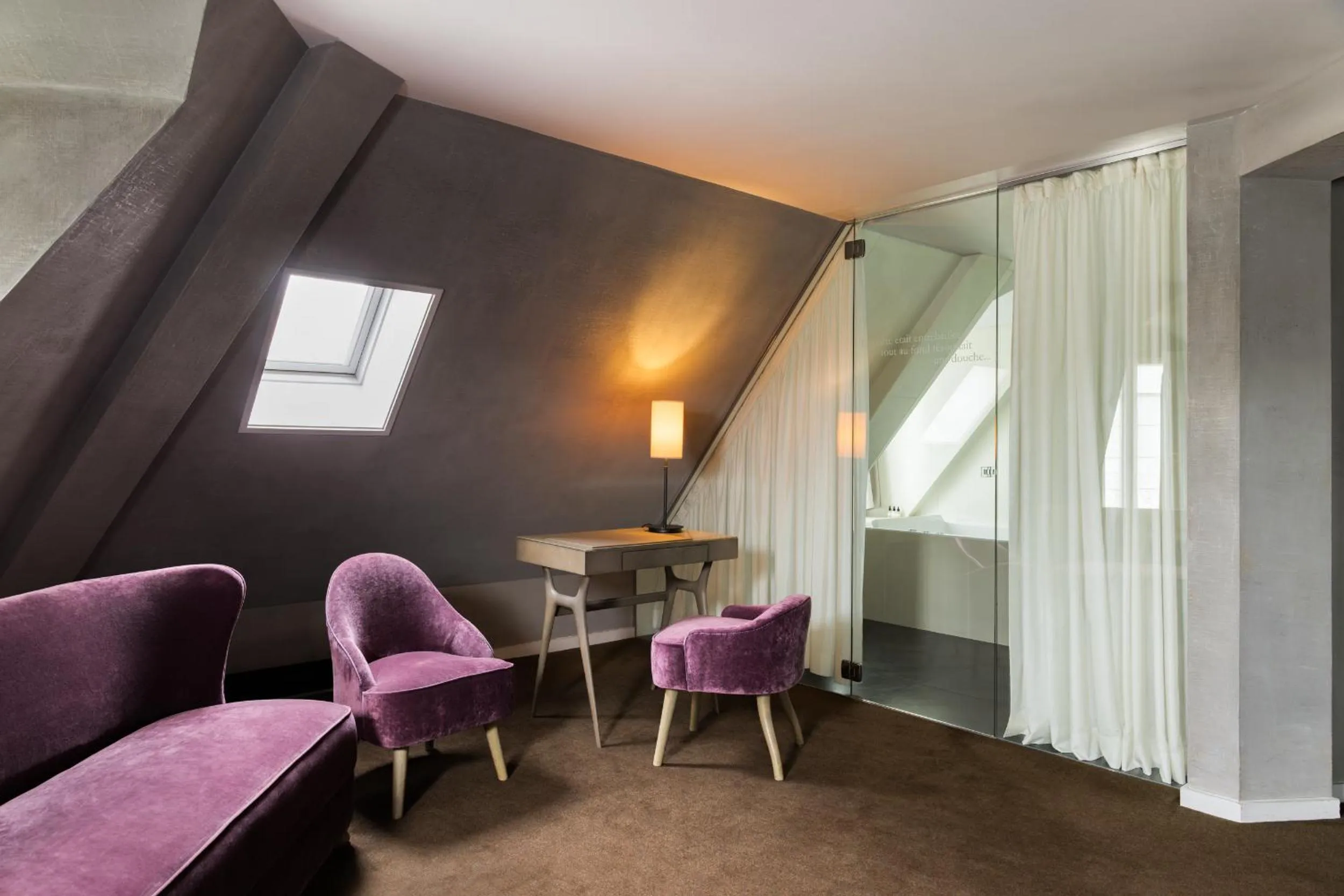 Photo of the whole room in Le Pavillon des Lettres