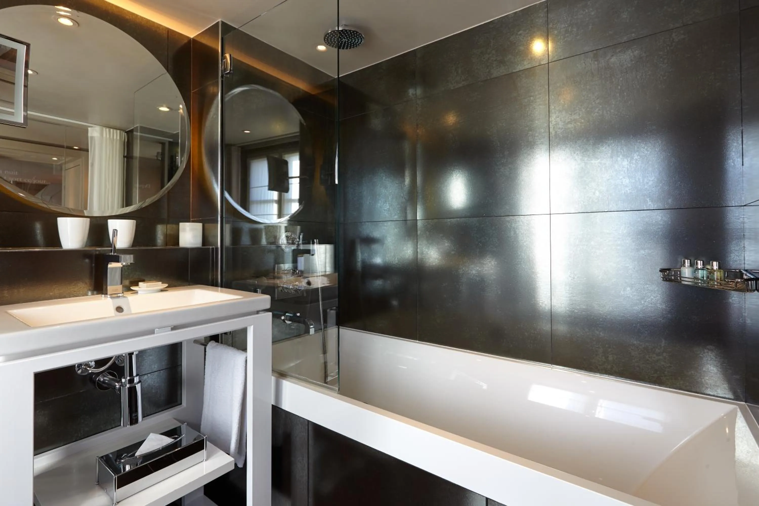 Bathroom in Le Pavillon des Lettres