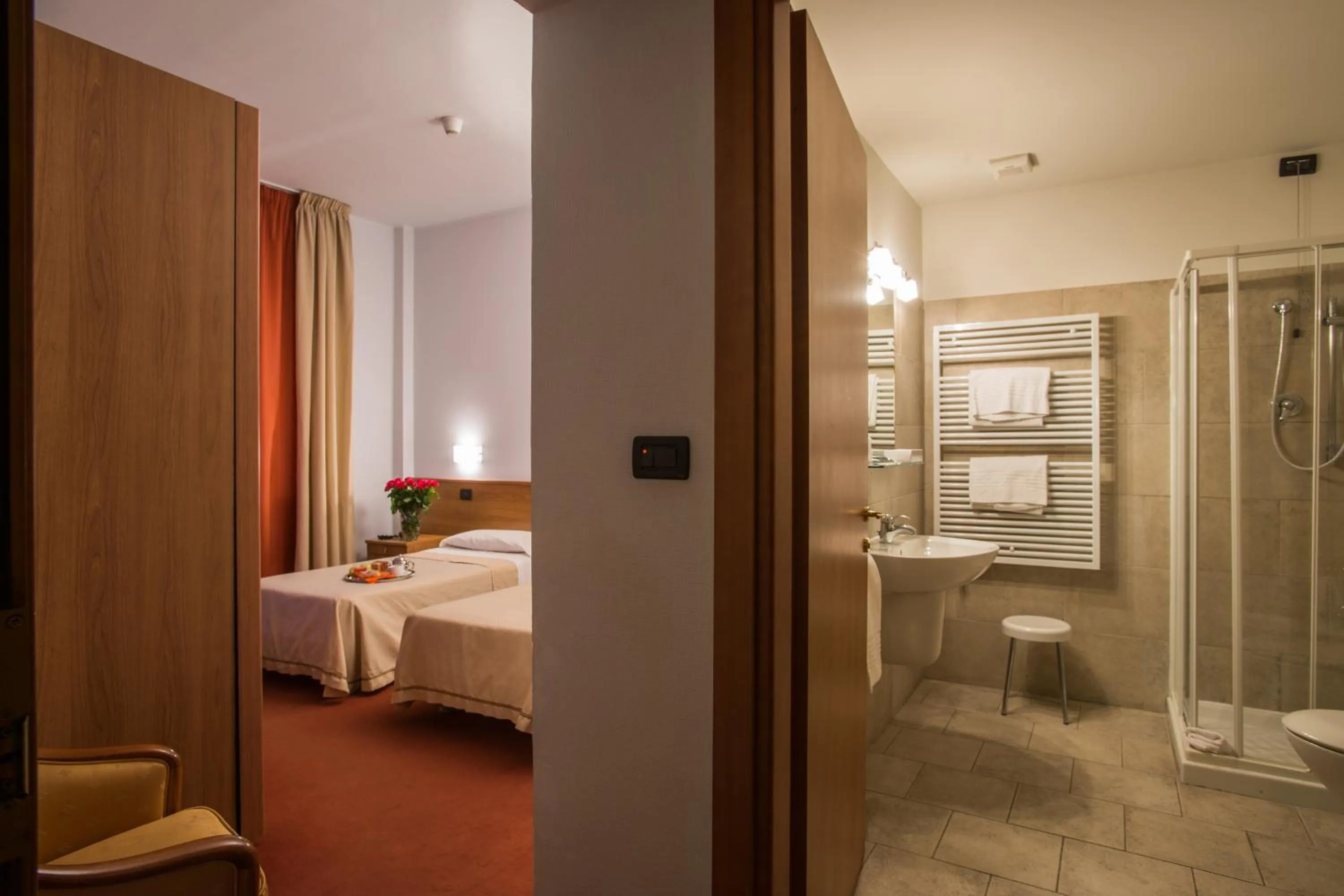 Shower, Bed in Hotel Lux
