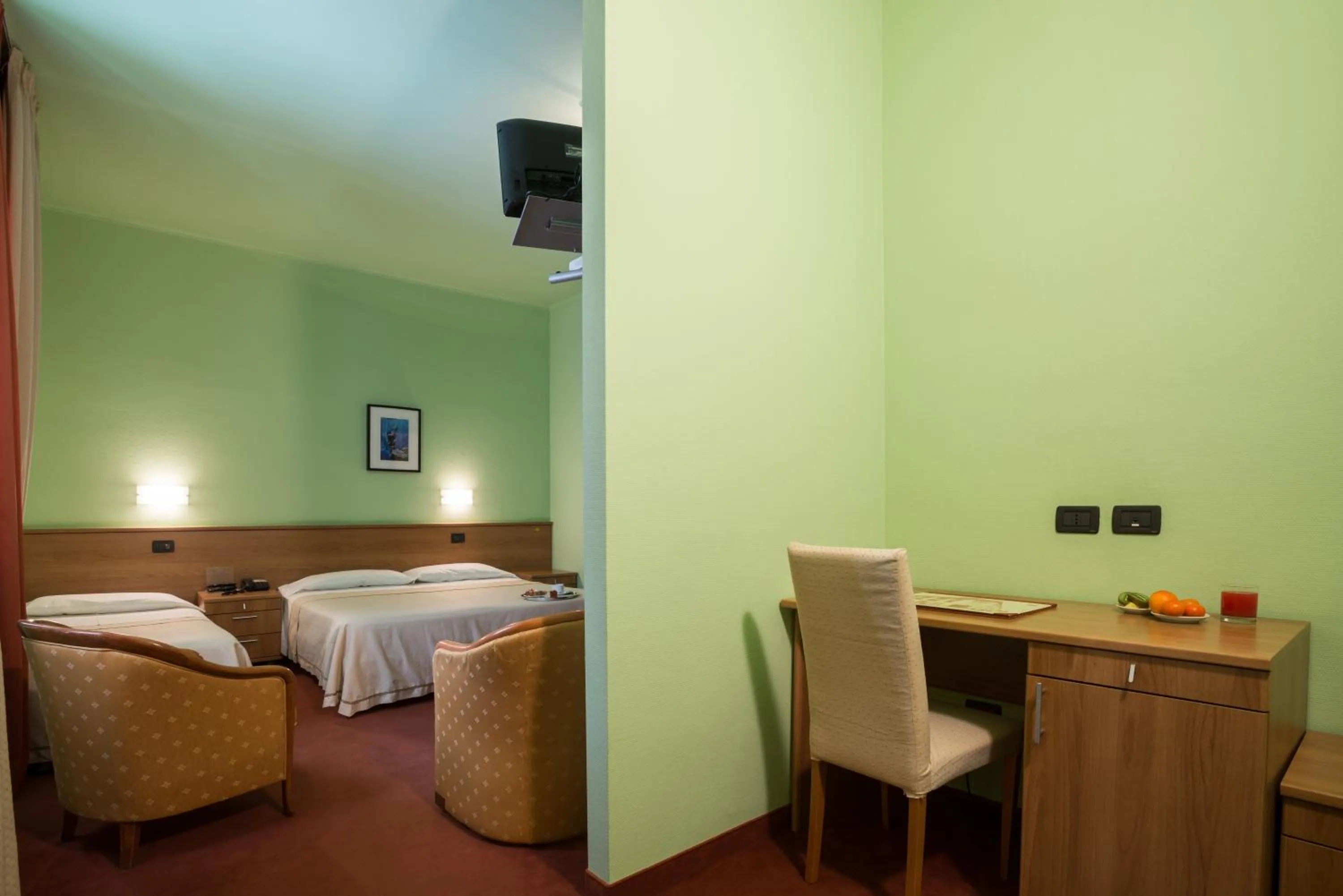 Bedroom, Bed in Hotel Lux