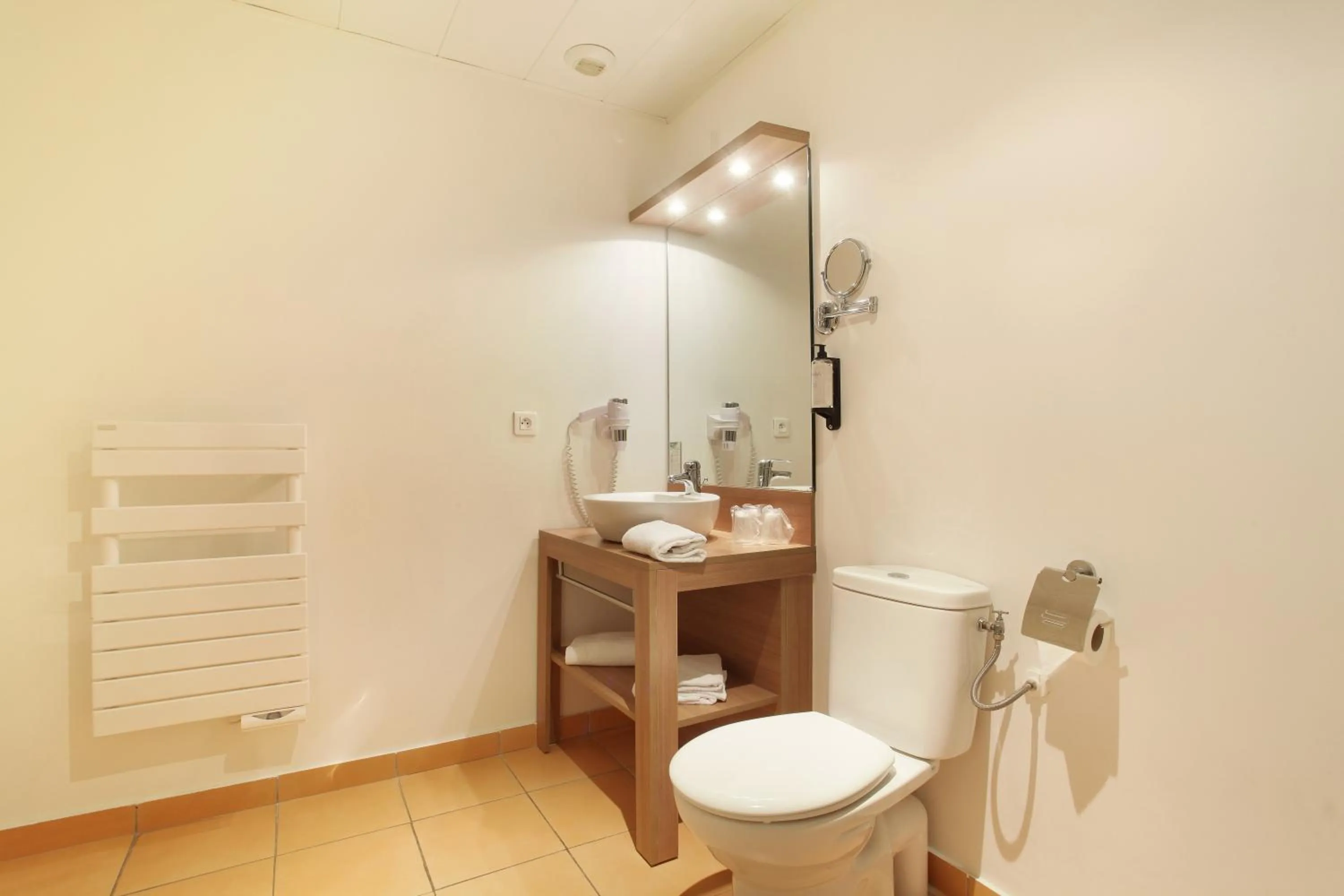 Bathroom in Appart'hôtel Odalys City - Monaco Les Hauts de la Principauté