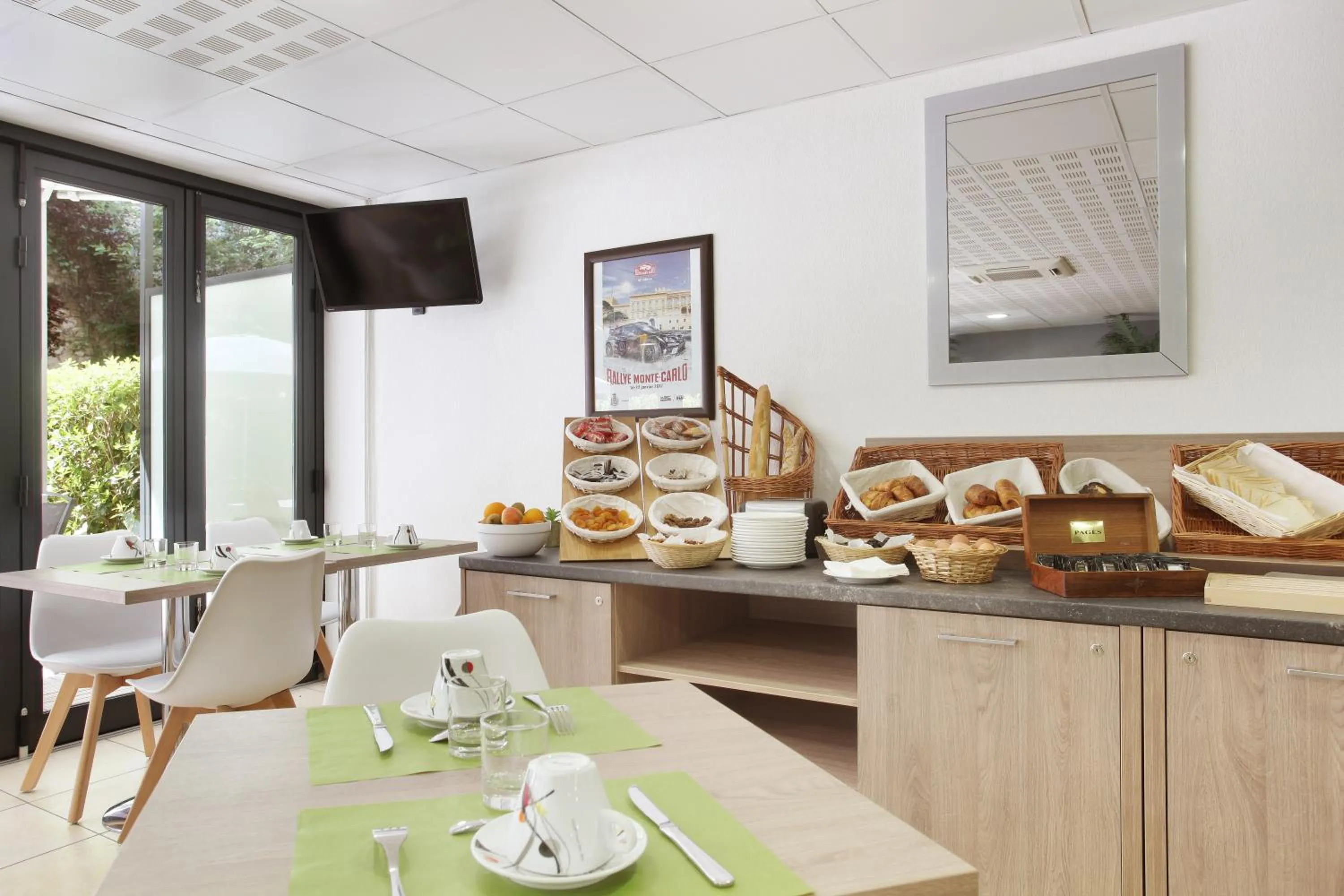 Buffet breakfast in Appart'hôtel Odalys City - Monaco Les Hauts de la Principauté