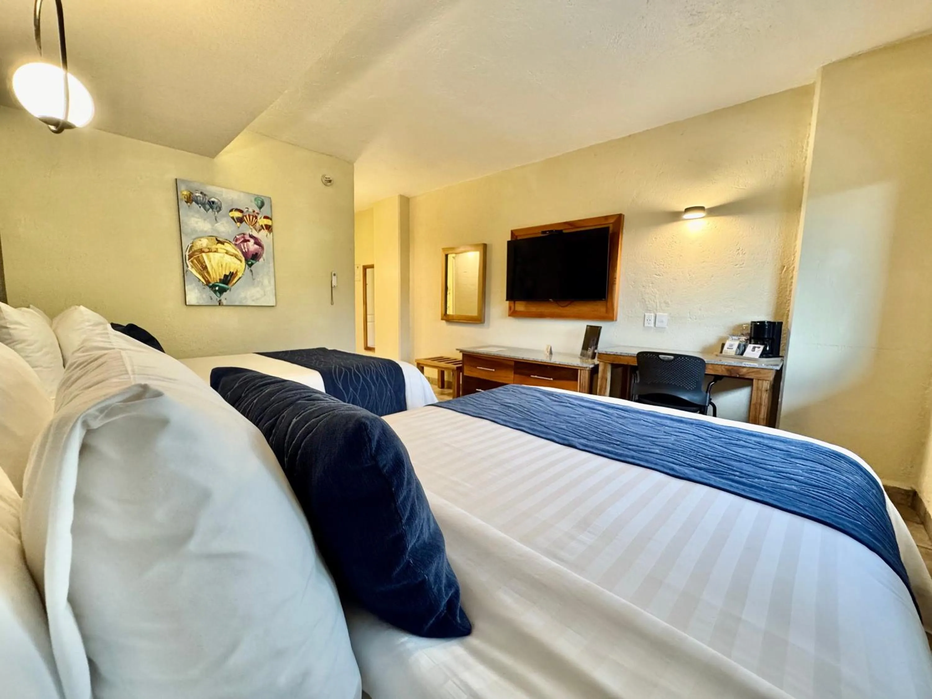 Bedroom, Bed in Comfort Inn Cordoba