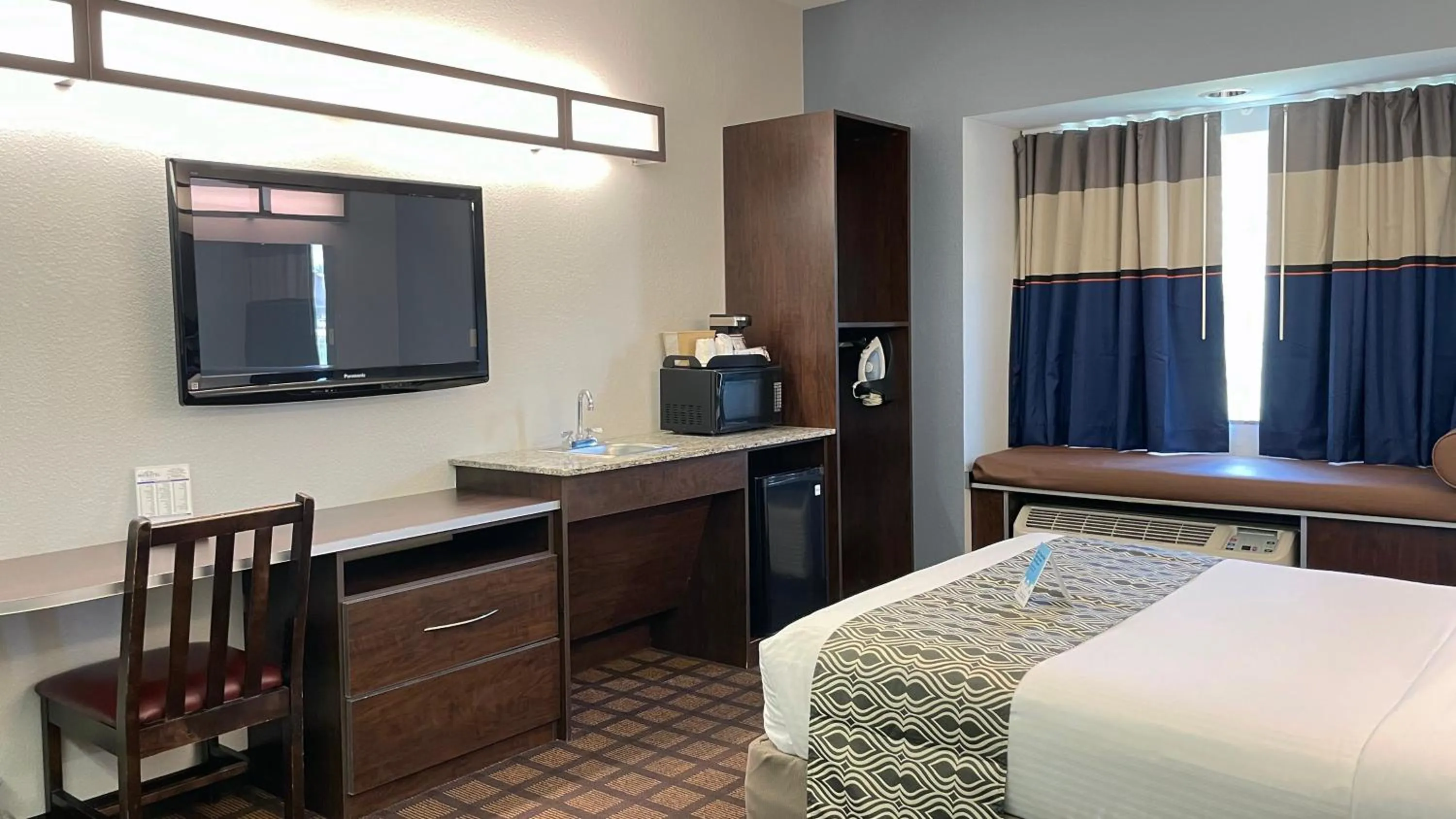 Bed in Microtel Inn & Suites by Wyndham Michigan City