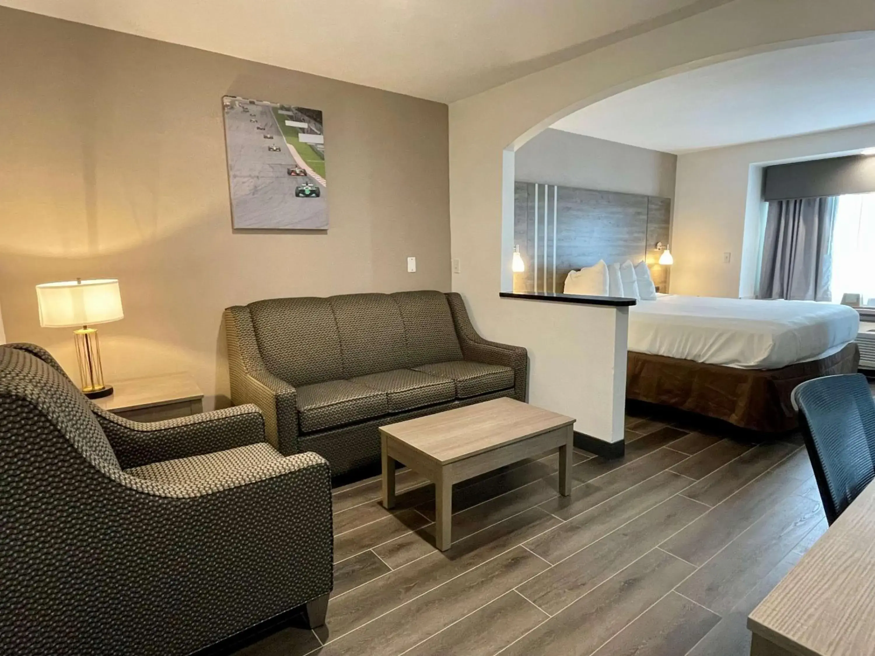 Deluxe King Suite in Best Western Roanoke Inn & Suites Deluxe King Suite in Best Western Roanoke Inn & Suites