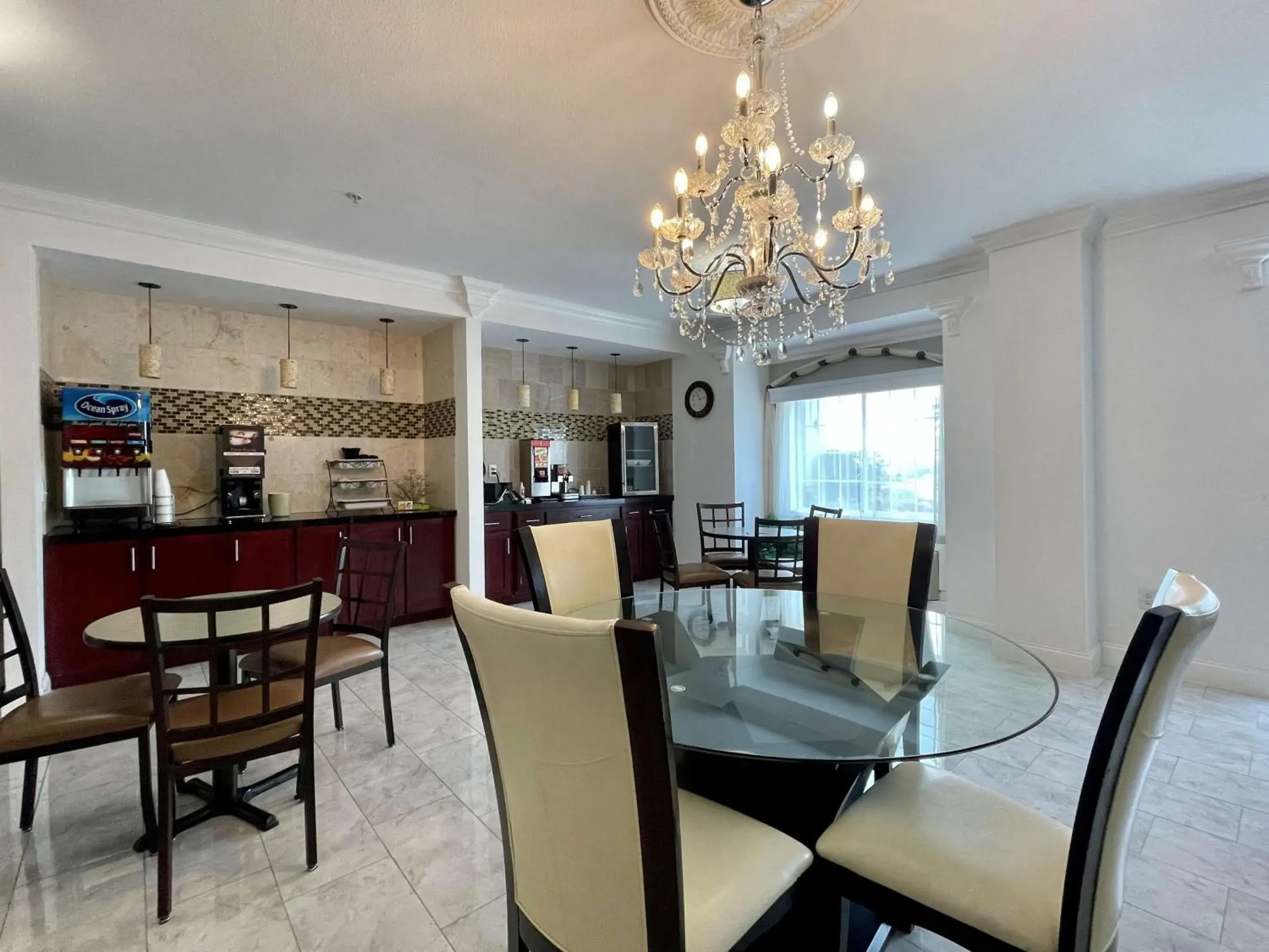 Breakfast in Best Western Roanoke Inn & Suites Breakfast in Best Western Roanoke Inn & Suites