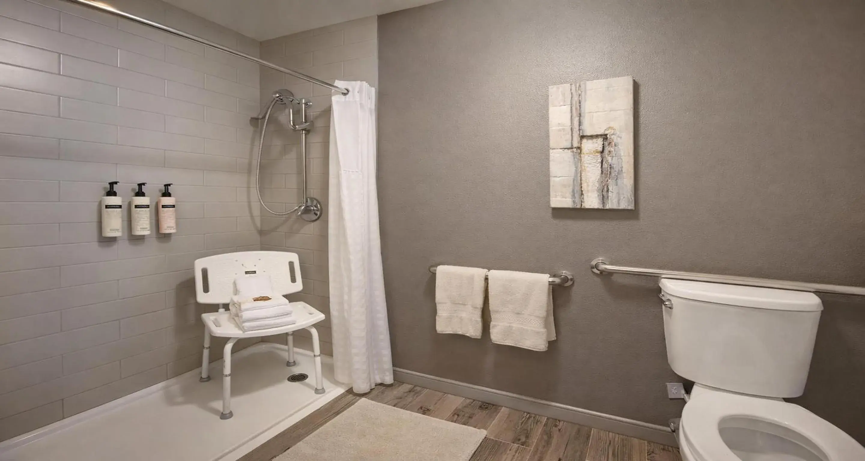 Bedroom in Best Western PLUS Peppertree Airport Inn Bedroom in Best Western PLUS Peppertree Airport Inn