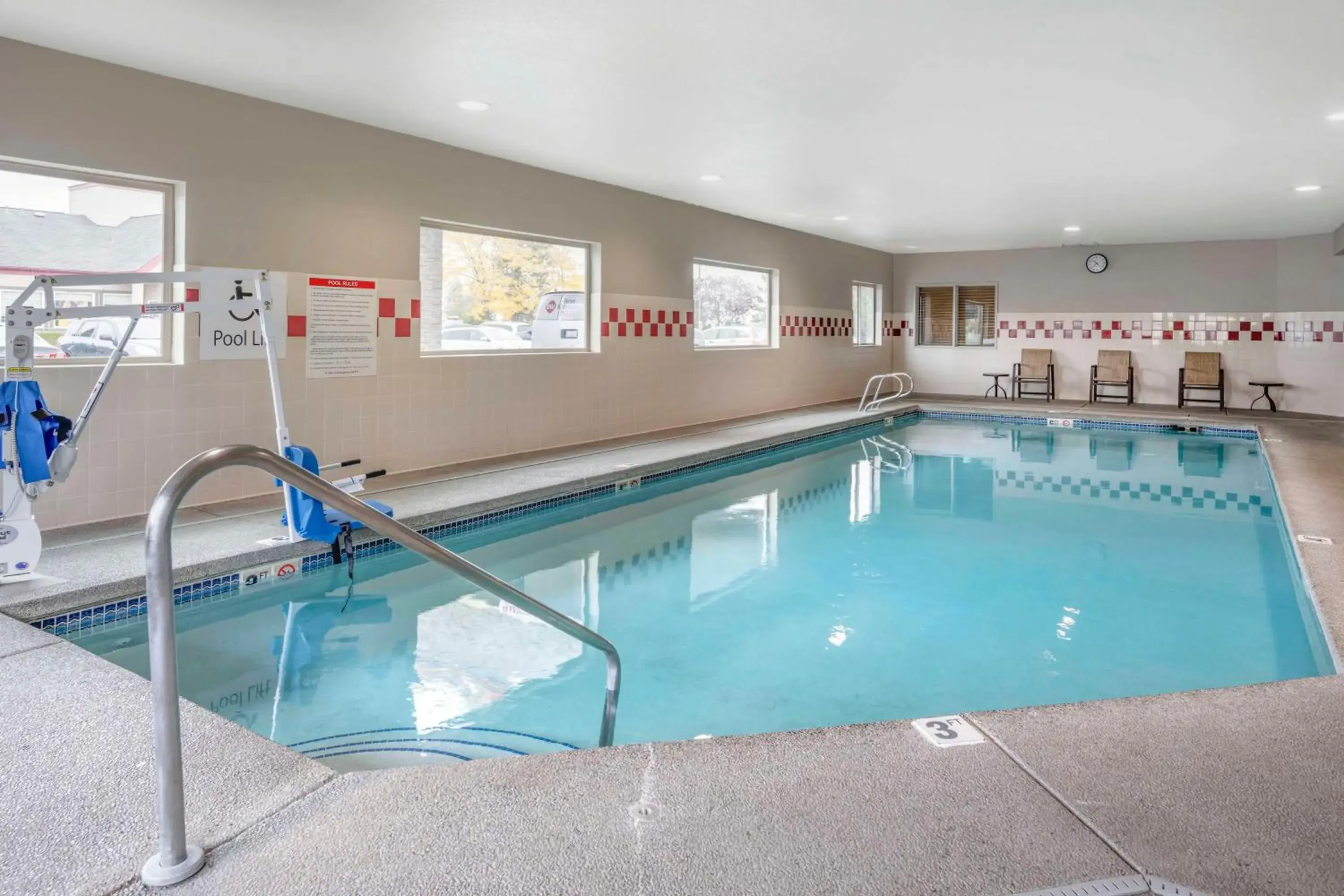 Pool view in Best Western PLUS Peppertree Airport Inn Pool view in Best Western PLUS Peppertree Airport Inn