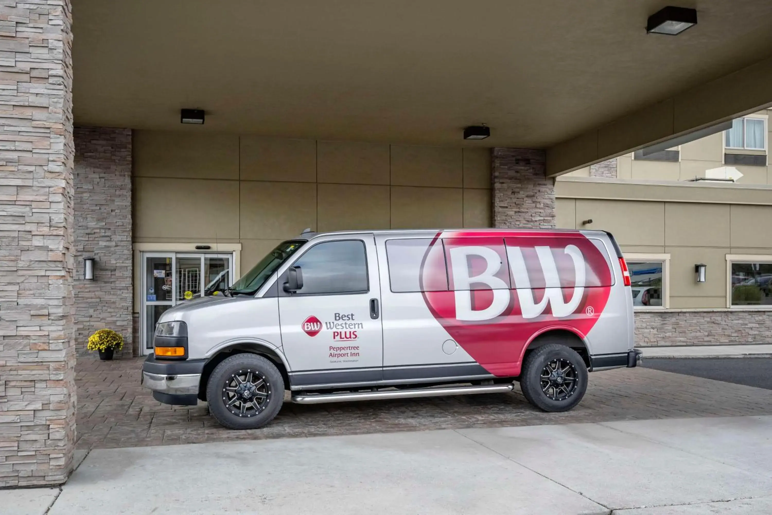 Property building in Best Western PLUS Peppertree Airport Inn Property building in Best Western PLUS Peppertree Airport Inn