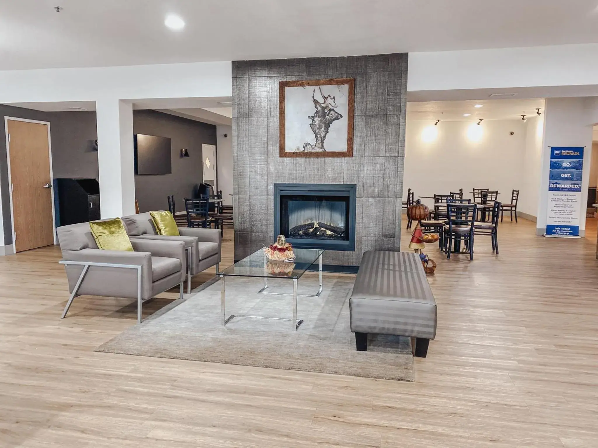 Lobby or reception in Best Western PLUS Peppertree Airport Inn Lobby or reception in Best Western PLUS Peppertree Airport Inn