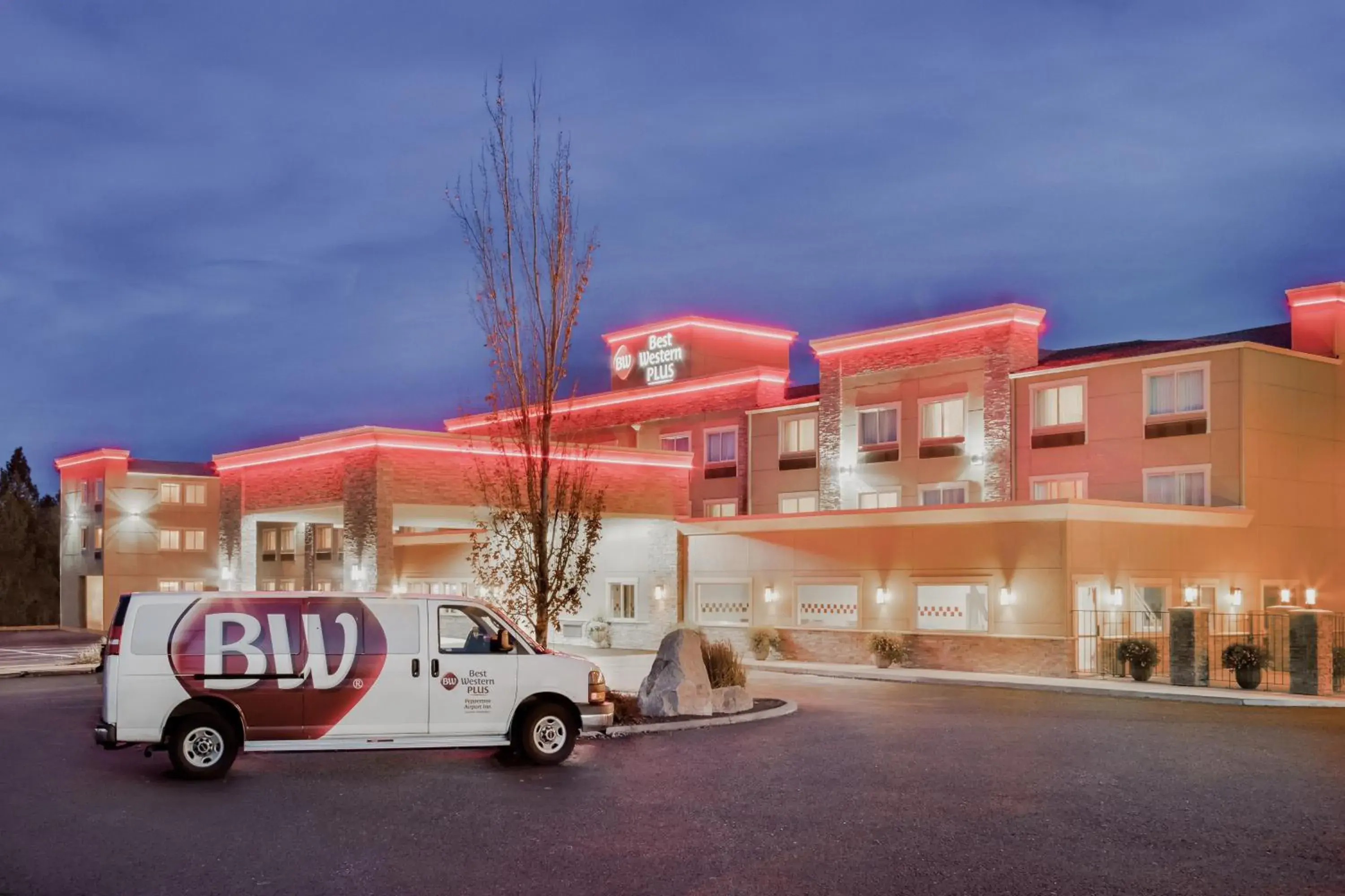 Property building in Best Western PLUS Peppertree Airport Inn Property building in Best Western PLUS Peppertree Airport Inn