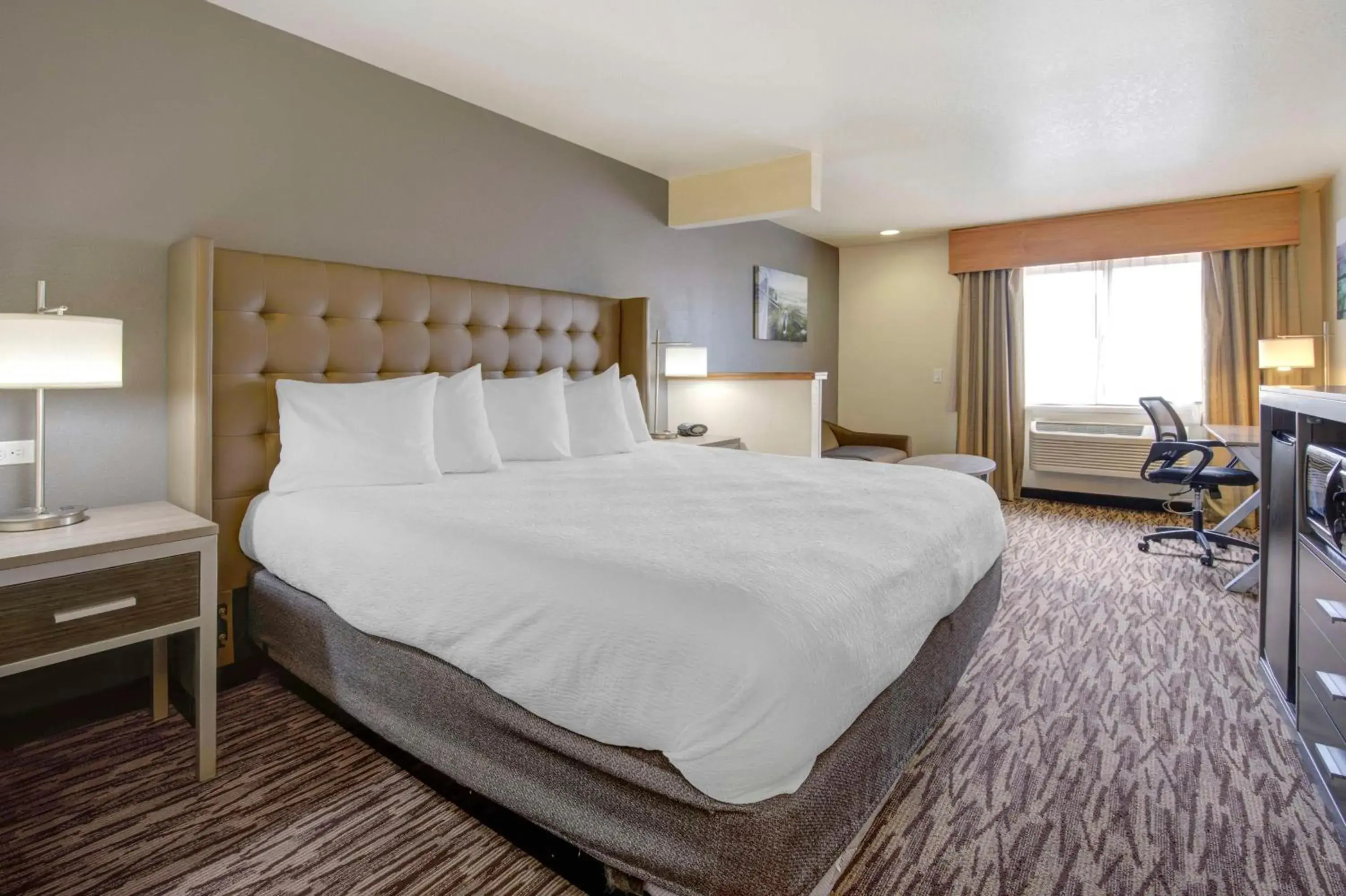 Bedroom, Bed in Best Western PLUS Peppertree Airport Inn Bedroom, Bed in Best Western PLUS Peppertree Airport Inn