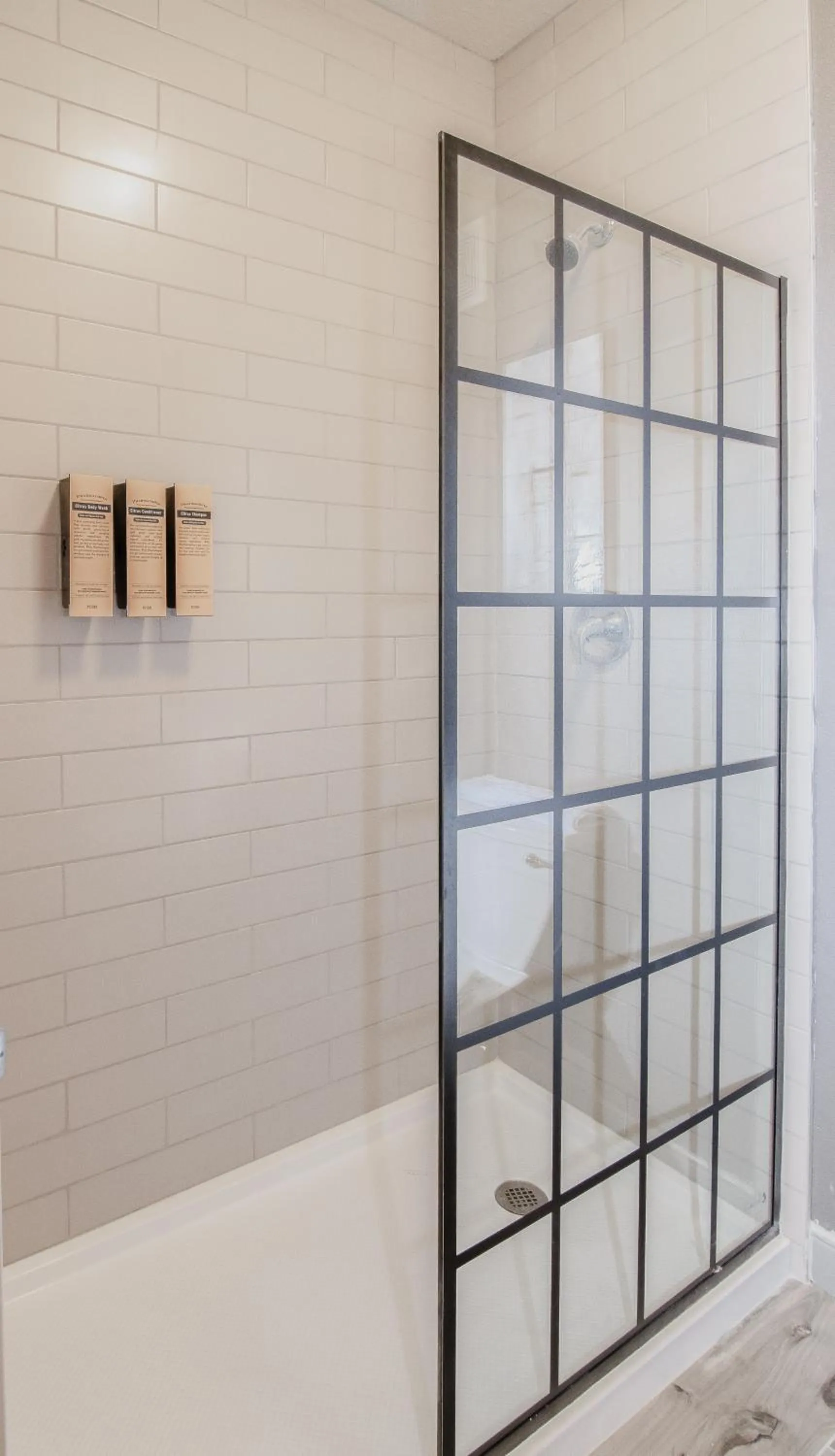 Bathroom in Best Western PLUS Peppertree Airport Inn