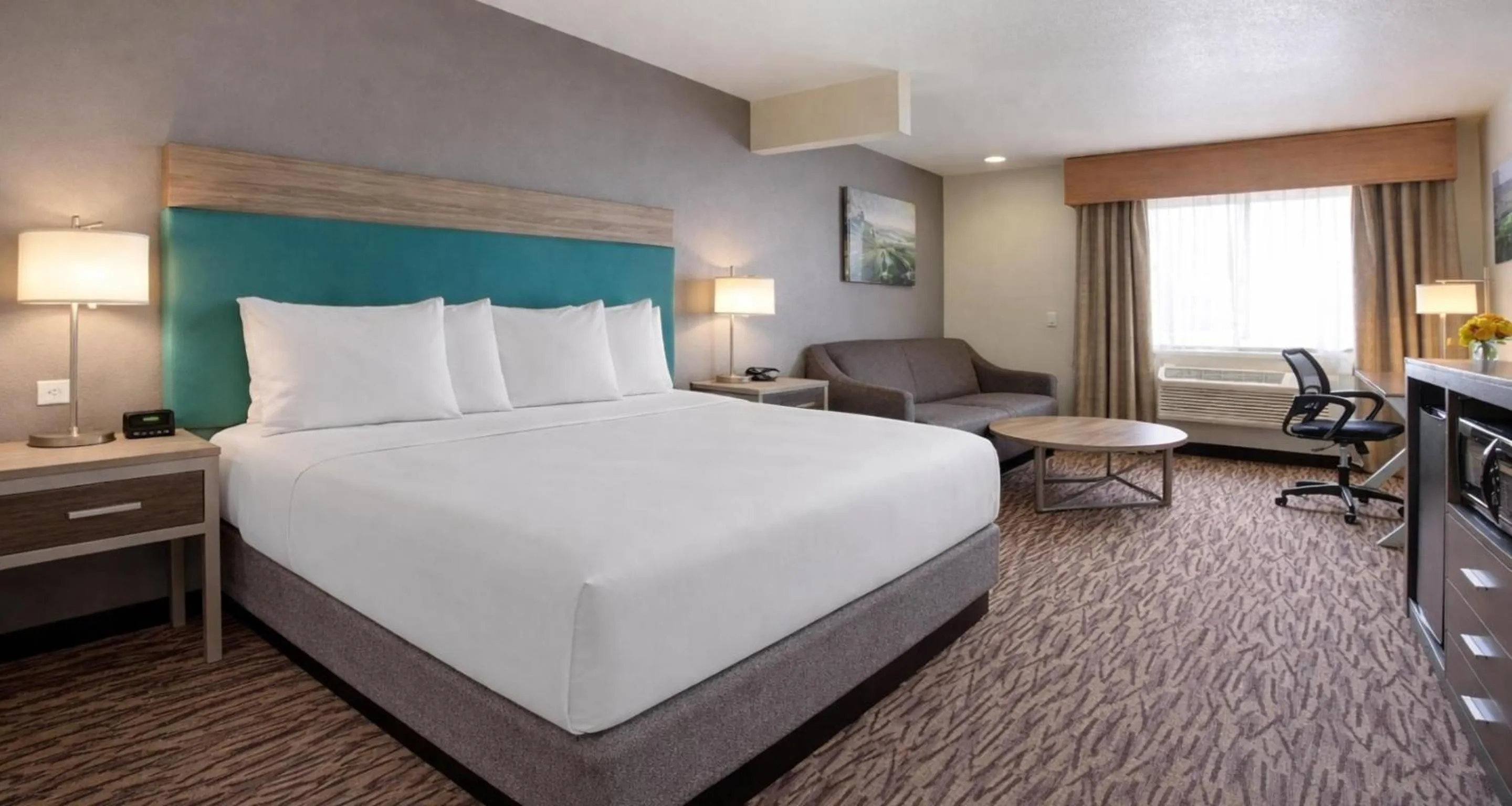 Bedroom, Bed in Best Western PLUS Peppertree Airport Inn