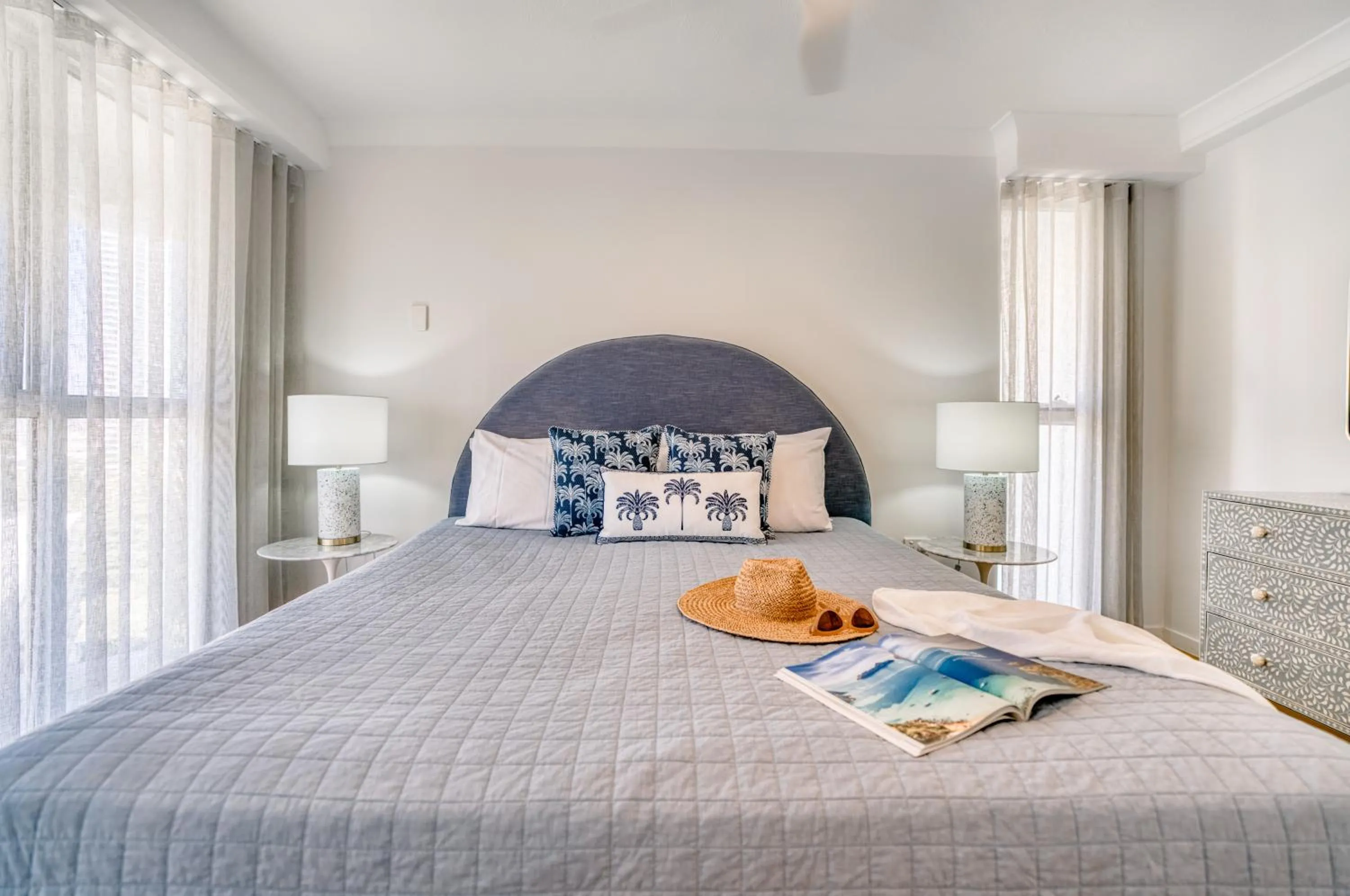 Bedroom, Bed in Talisman Beachside Broadbeach