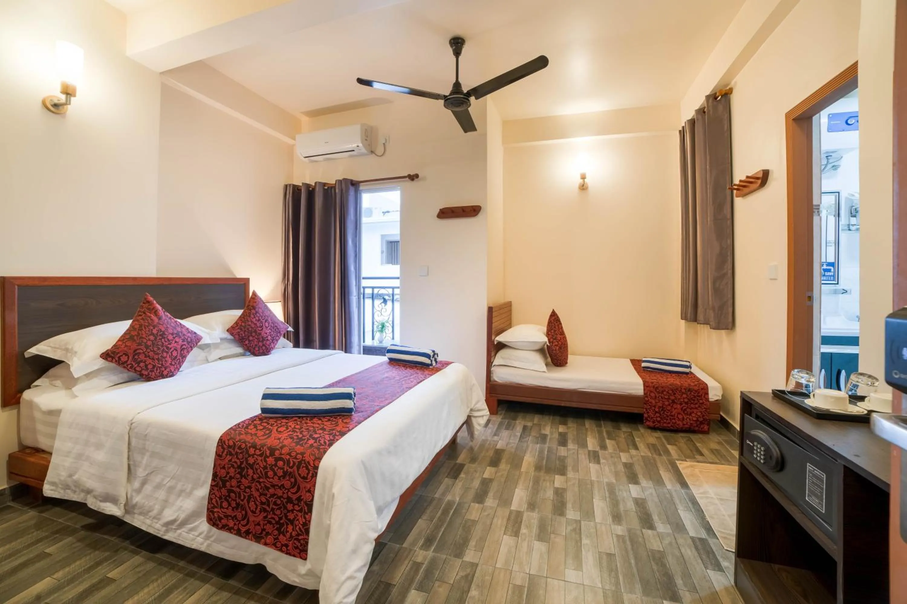 Bed in Paguro Beach Inn