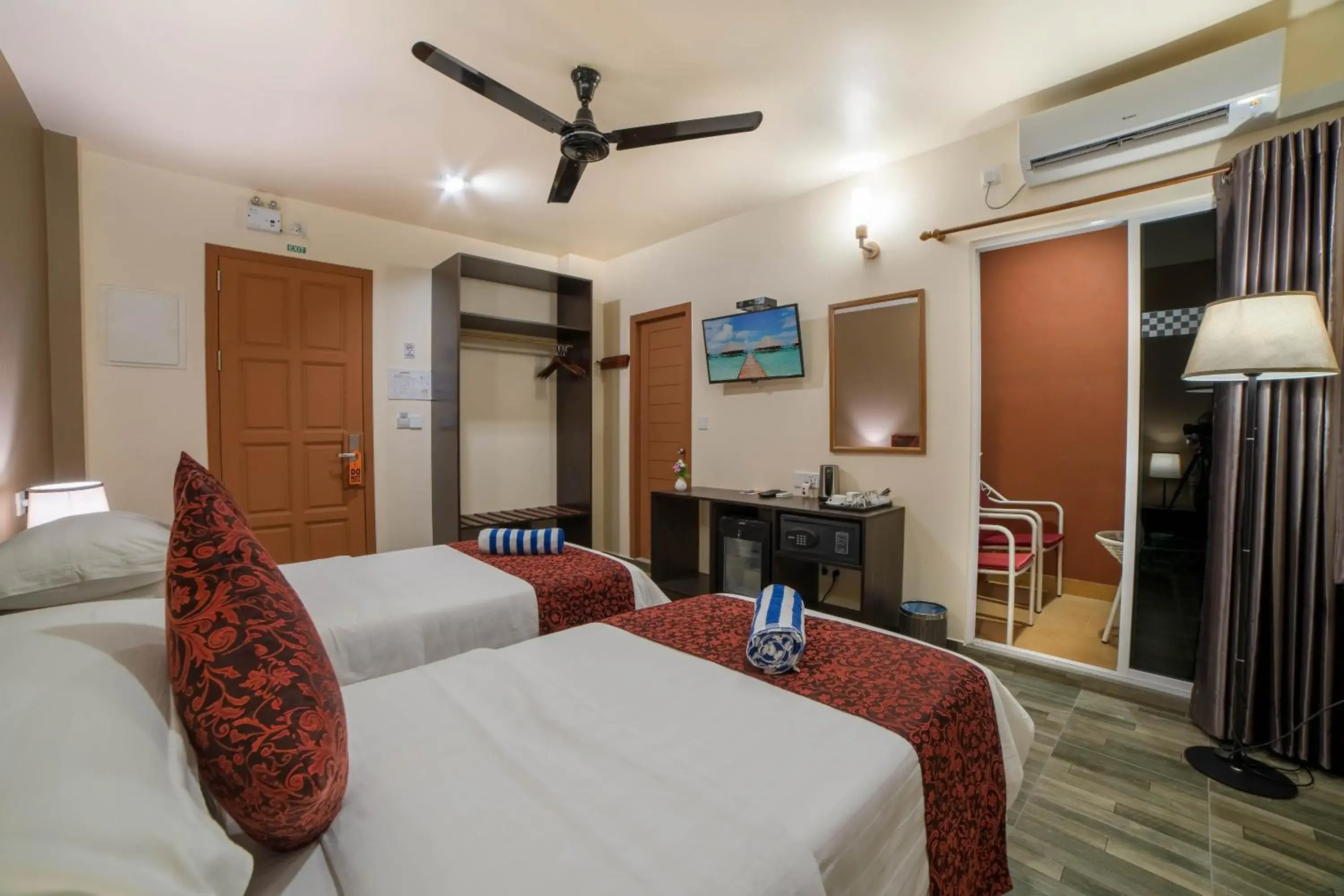 Bedroom, Bed in Paguro Beach Inn Bedroom, Bed in Paguro Beach Inn