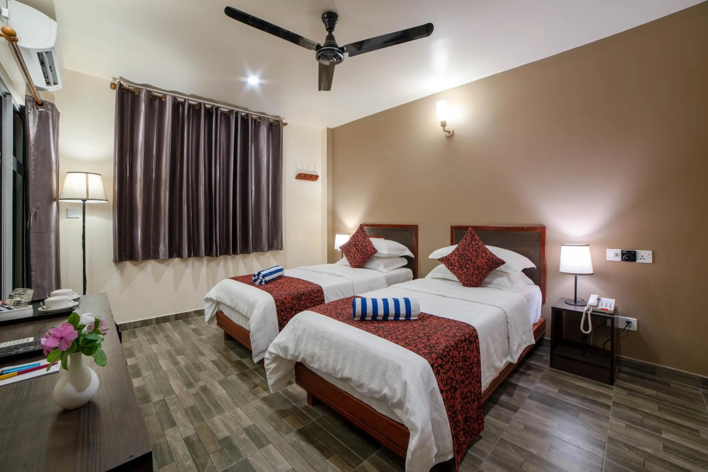 Bed in Paguro Beach Inn