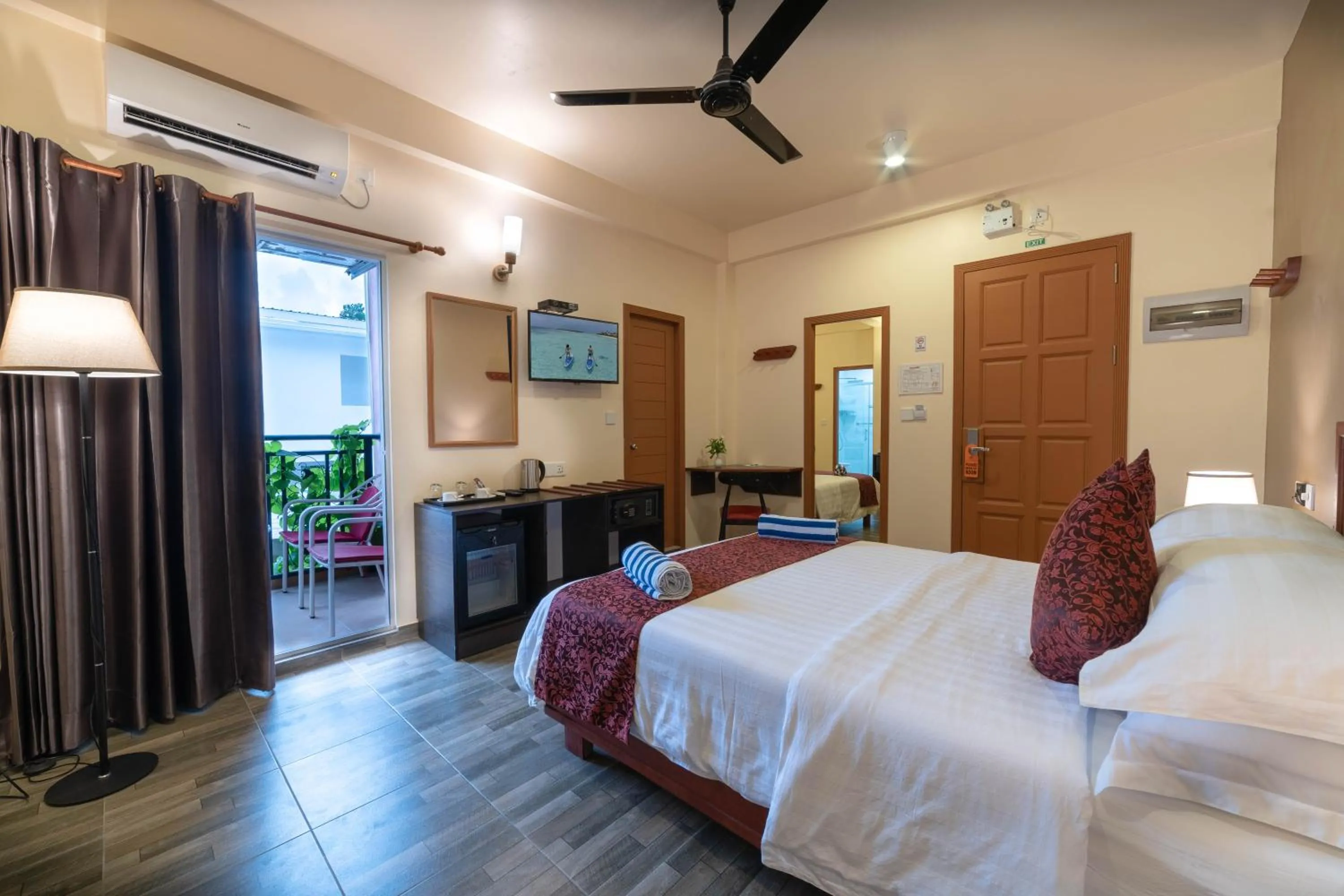 Photo of the whole room, Bed in Paguro Beach Inn