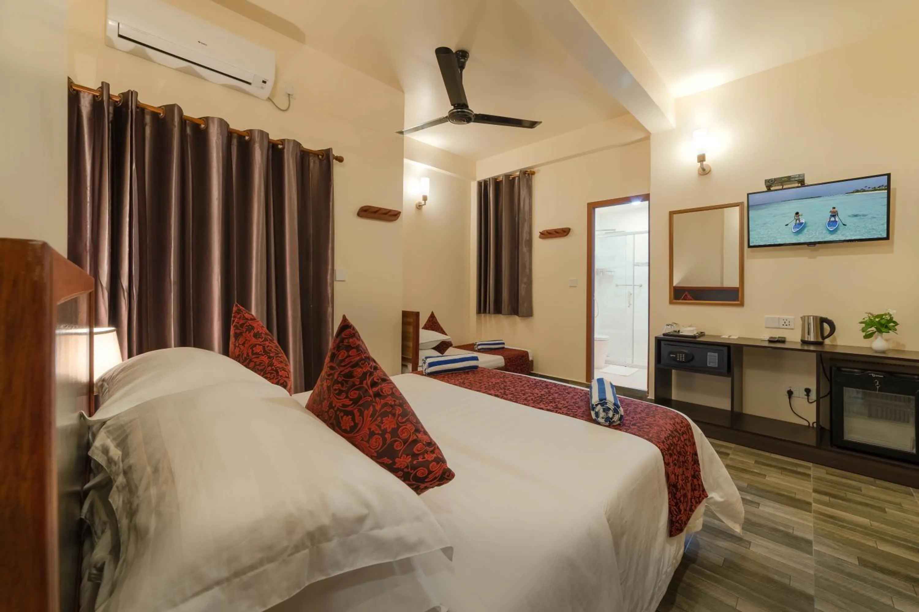 Bedroom, Bed in Paguro Beach Inn