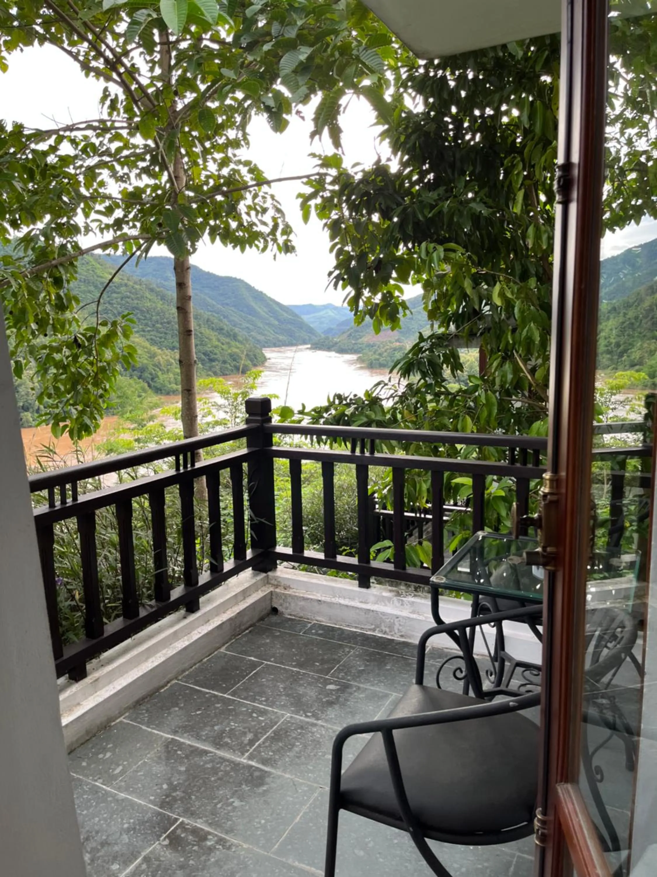 Property building in Le Grand Pakbeng