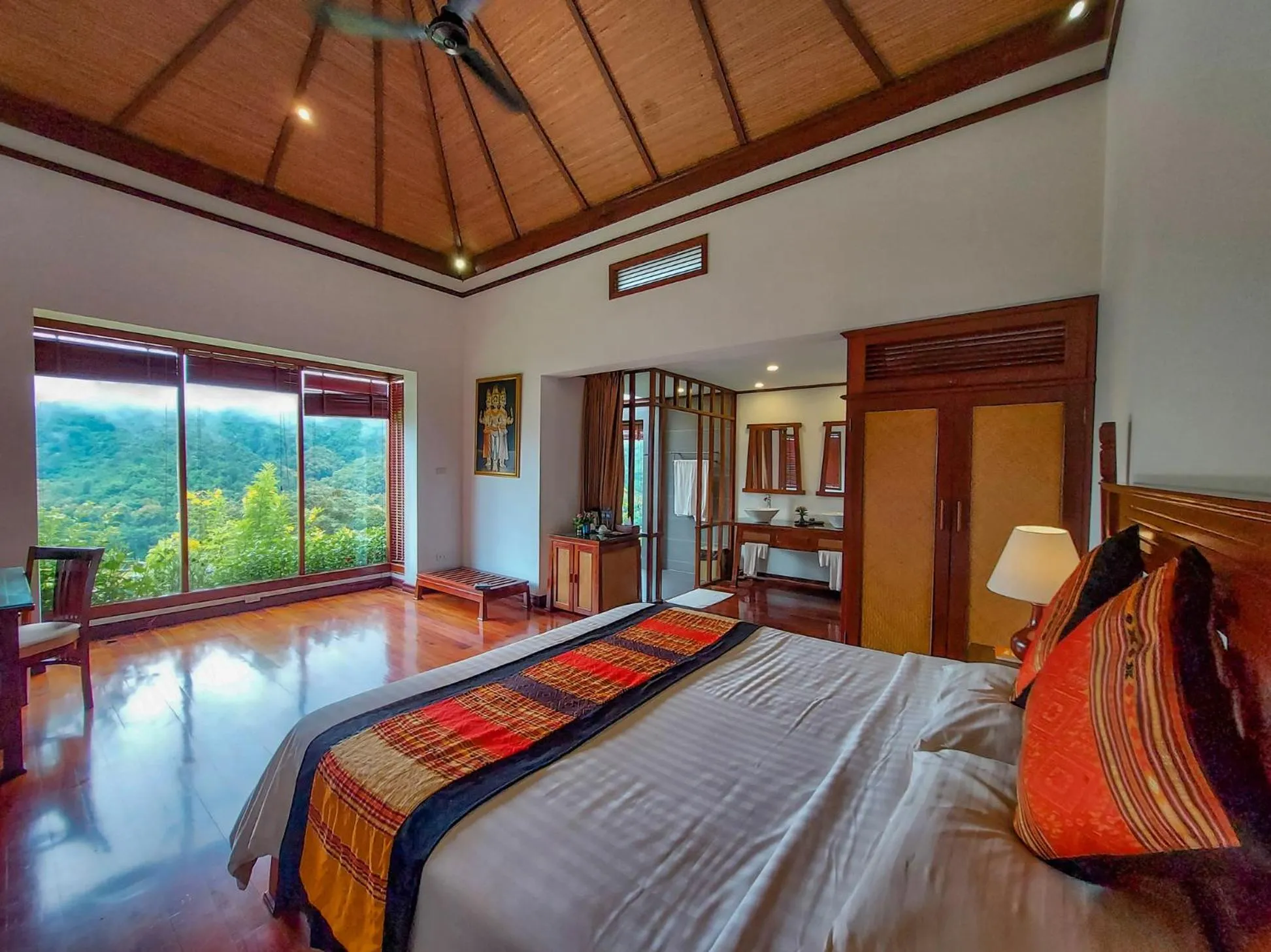 Bedroom, Bed in Le Grand Pakbeng